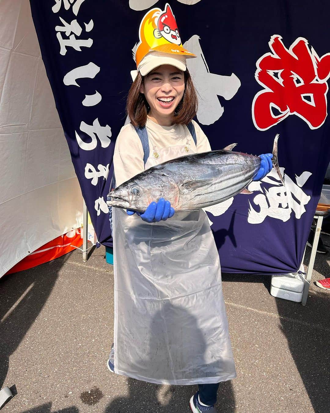 久保順子さんのインスタグラム写真 - (久保順子Instagram)「JR東海のさわやかウォーキング🚶‍♀️🚶に参加して、焼津市の魚🐟(トト)フェスを楽しんできました😊美味しいお魚に美味しいお酒最高でした🤤🤤 記念写真イベントで8キロのカツオを持たせてもらい、「カツオ捕ったどー！」っと叫んだら、周りから拍手をいただけました（笑） 静岡の皆さん、温かい🥹  トトフェス特別列車にも乗って、わくわくの鉄道旅🚃してきました！❣️👍 #焼津市  #トトフェス  #さわやかウォーキング  #鉄道旅」11月16日 10時45分 - kubojun86