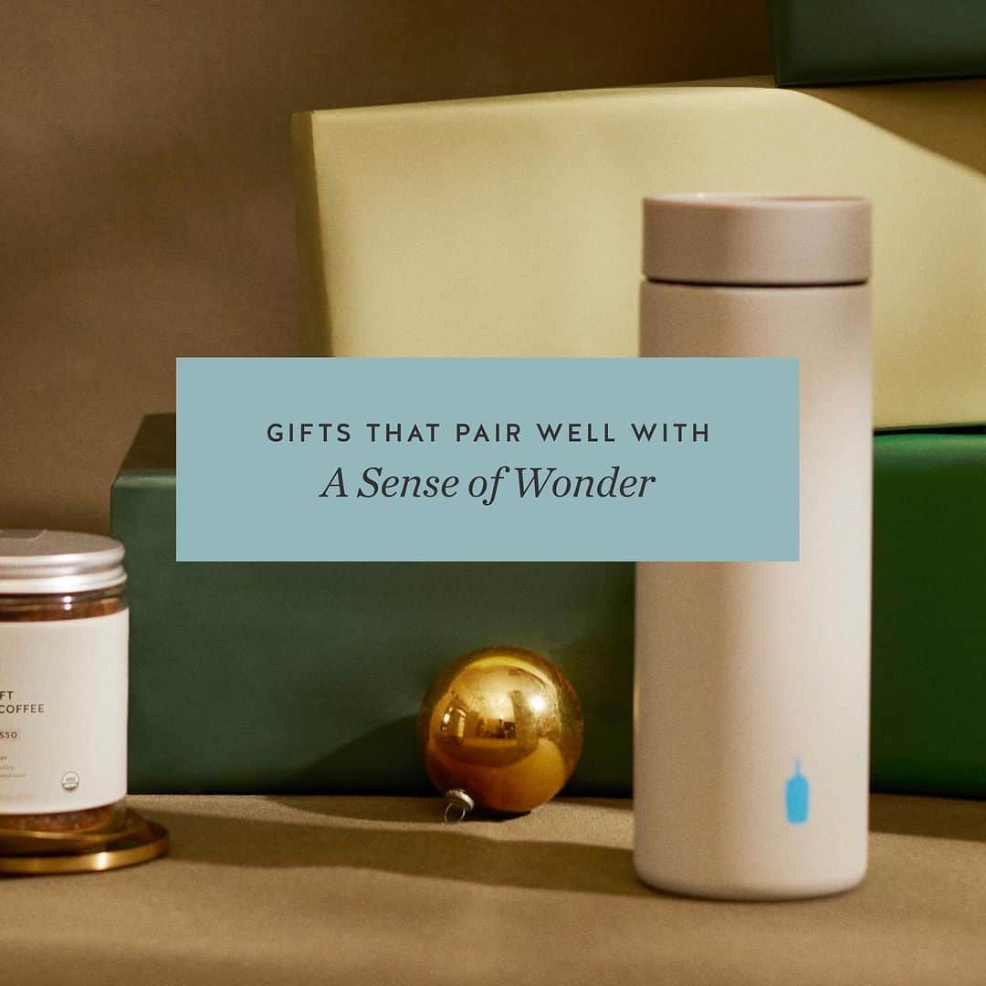 Blue Bottle Coffeeのインスタグラム：「Explore our gifts for the on-the-go lifestyle and be prepared for your upcoming holiday travel plans. Our Craft Instant offerings will ensure you (or your lucky gift recipient) can make heavenly coffee and lattes anywhere, from the in-laws’ house to a quaint Airbnb. And your exclusive travel drinkware will help you keep up with the holiday hustle and bustle.  Explore our Gifts for On-the-Go and find the perfect pairing for the busy bee.」