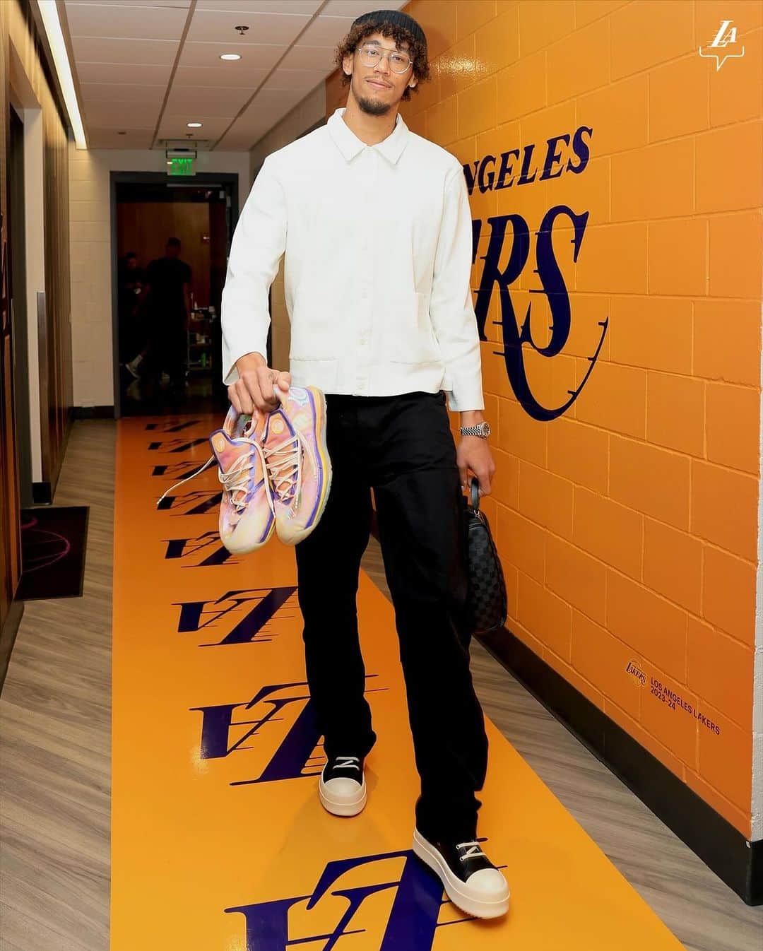 Los Angeles Lakersさんのインスタグラム写真 - (Los Angeles LakersInstagram)「Lakers on the scene 😎」11月16日 10時56分 - lakers