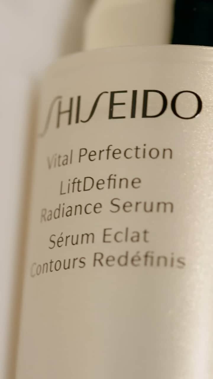 資生堂のインスタグラム：「Discover a fresher, more youthful look in 4 weeks.* Vital Perfection LiftDefine Radiance Serum is a multi-benefit serum that delivers lifting, firming, and contouring results in a lightweight, non-greasy formula.⁣ ⁣ #ShiseidoSkincare #VitalPerfection #PotentialHasNoAge​⁣ ⁣ *Tested over 12 weeks on 118 women age 41-60.」