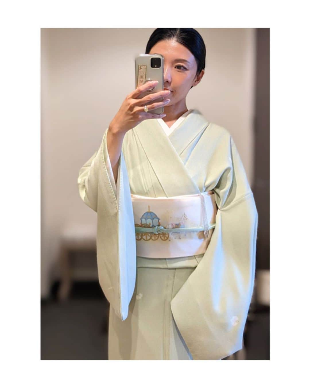 川村亜紀さんのインスタグラム写真 - (川村亜紀Instagram)「前帯のお柄は馬車です🎠✨ #kimono #kimonocordinate #japanesekimono #japanesetradition #beautifultradition #lovekimono  #instakimono #기모노  #お着物 #お着物コーディネート #着物コーディネート  #夏着物 #お単衣 #単衣着物 #小紋 #小紋コーディネート  #名古屋帯 #世界に一つだけの帯 #長吉呉服店 さん #亜紀の和装記録」11月16日 11時00分 - _aki1015_