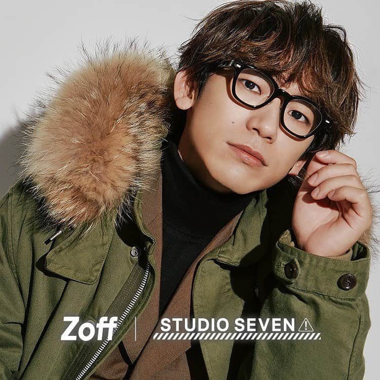 NAOTOのインスタグラム：「※ ⚠️👓⚠️👓解禁⚠️👓⚠️👓  @zoff_eyewear 👓× @seven.official ⚠️  12/1(金)、全国のZoff店舗とZoff公式オンラインストアにて STUDIO SEVENと@zoff_eyewearとのコラボレーションアイウェアを発売致します👓  かなり前からスタートしていたこのプロジェクト… やっと言えました🥹  発売に先駆けて Zoff Marche イオンモールナゴヤドーム前店にて11/17(金)-11/19(日)の期間、 先行でアイウェアの試着と関連アイテムの販売を行います  発売前にご覧頂ける期間限定の 開催となりますので是非皆さんいらして下さい🫡  自分で言うのもなんですがZoffさんのおかげでめちゃくちゃいい物が出来上がっていて、どれを選べばいいか本当迷います💦是非色々とかけて試してみてください👓  また、11/16(木)より ・Zoff公式オンラインストア ・Zoff ZOZOTOWN店 にて先行予約も開始⚠️」