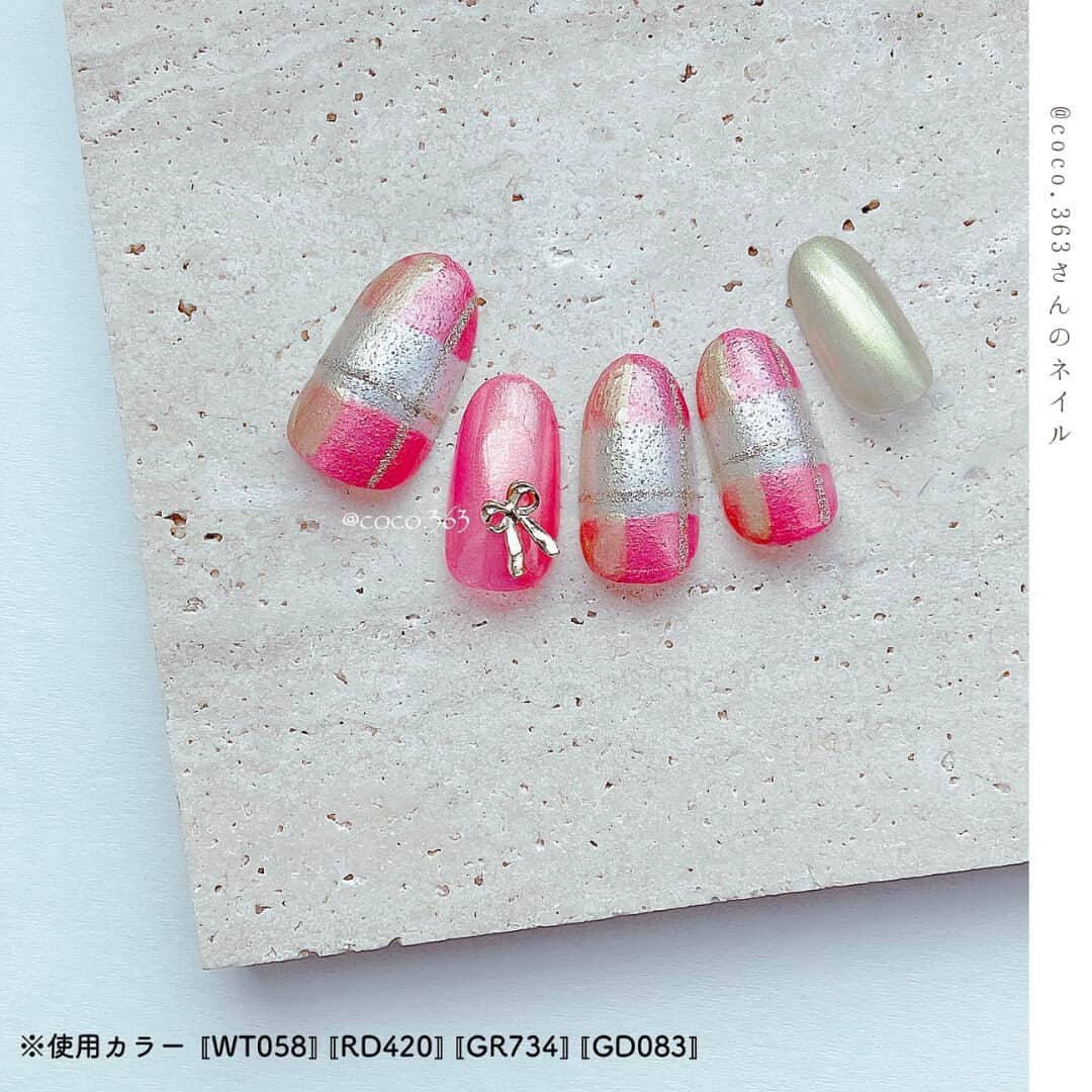 NAIL HOLICさんのインスタグラム写真 - (NAIL HOLICInstagram)「⁡本日発売🎉 【ネイルホリック　リミテッドカラー】 クリスマスにぴったりできらびやかな8色をご紹介🎄✨ ⁡ ˳◌* ┈ ┈ ┈ ┈ ┈ ┈ *◌˳ ネイルホリック公式アンバサダー @coco.363さん のコメントはこちら💅↓↓ ⁡ \\2023年11月16日発売// ネイルホリック限定新色!!!! 全色スウォッチ💅 ⁡ 今回のテーマは 〚What a glittering holiday!〛 ⁡ クリスマスの澄んだ夜空や 温かな光に包まれた街 に降り積もる雪 クリスマスツリーに輝く 色とりどりのオーナメン トをイメージした ホリデーシーズンの 幸福感あふれるリミテッドカラー🎄.* ⁡ ・GR732 12月25日・GR733 ホリデーリース・GR734 ジェリーキャンディ ・ RD420 ポインセチア・ PK846 フラミンゴ・ GD057 ジングルベル ・ WT058 スノーフレーク・ BL931 ホーリーナイト ⁡ その他　SP011・SP041・GD083 ⁡ @coco.363さん　1度塗り・2度塗り・マット加工など、 イメージが伝わる素敵な投稿をありがとうございました💐 ˳◌* ┈ ┈ ┈ ┈ ┈ ┈ *◌˳ ■11月16日発売の新製品は、 メゾンコーセー・Amazon・@ cosmeにて発売中!！🔖 ˳◌* ┈ ┈ ┈ ┈ ┈ ┈ *◌˳ ⁡ 【レビュー投稿募集中💅】 @nailholic_kose をタグ付けしてぜひ投稿してくださいね♪  #kose #コーセー #nailholic #nailholic_kose #ネイルホリック #新色ネイル  #クリスマスネイル  #冬ネイルデザイン  #冬ネイル2023 #限定カラー  #ネイル記録 #トレンドネイル #ネイル初心者 #ポリッシュネイル #ポリッシュ #マニキュア #ナチュラルネイル #カジュアルネイル #だれでもネイル #今日のネイル」11月16日 17時00分 - nailholic_kose