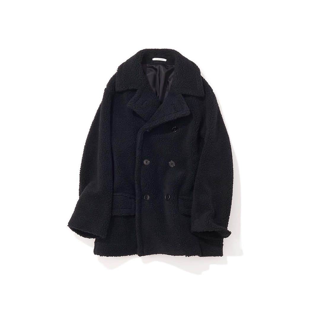 のインスタグラム：「・ New♦️Arrival・ ・ ◆ COUTURE D’ADAM クチュール・ド・アダム/ イタリアンボアPコート（BLACK） ・ COUTURE　D’ADAMは、トラディショナルスタイルをベースにしたマスキュリンなコレクションを展開しています。こちらは、保温性の高いウール混素材を使用した、イタリアのボアフリースで仕立てたPコート。 ヒップまでカバーしてくれるミドル丈で暖かく、軽い着心地が魅力。 ゆったりとした立体フォルムなので、フロントを開けても留めて着用してもサマになる、抜け感のあるモードな着こなしが楽しめます。 袖もやや広めでニットの上からでももたつかず着やすいのもポイント。 身長を選ばないショート丈で、幅広く秋冬のスタイリングに活躍してくれる一着です。 ・ #kkcloset #kkshop #菊池京子 #kyokokikuch #coordinate #code #ootd #outfit #kotd #カジュアル #style #fashion #ファッション #happy #秋冬　#handsome #black #ボア　#pコート #basic #japan #relax」