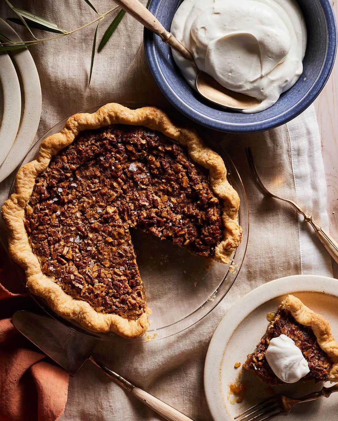 Gaby Dalkinさんのインスタグラム写真 - (Gaby DalkinInstagram)「3 of my fav Thanksgiving Desserts: Apple Crisp, Brown Butter Bourbon Pecan Pie and Puff Pastry Apple Galette! All of these and more on a mega Thanksgiving dessert round up on WGC and linked in my profile https://whatsgabycooking.com/15-epic-thanksgiving-desserts/」11月16日 11時15分 - whatsgabycookin