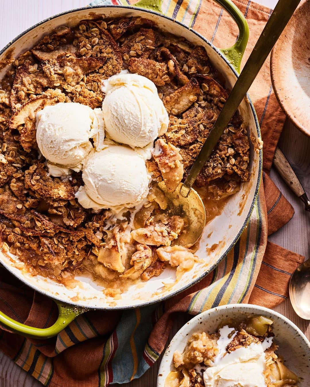 Gaby Dalkinのインスタグラム：「3 of my fav Thanksgiving Desserts: Apple Crisp, Brown Butter Bourbon Pecan Pie and Puff Pastry Apple Galette! All of these and more on a mega Thanksgiving dessert round up on WGC and linked in my profile https://whatsgabycooking.com/15-epic-thanksgiving-desserts/」