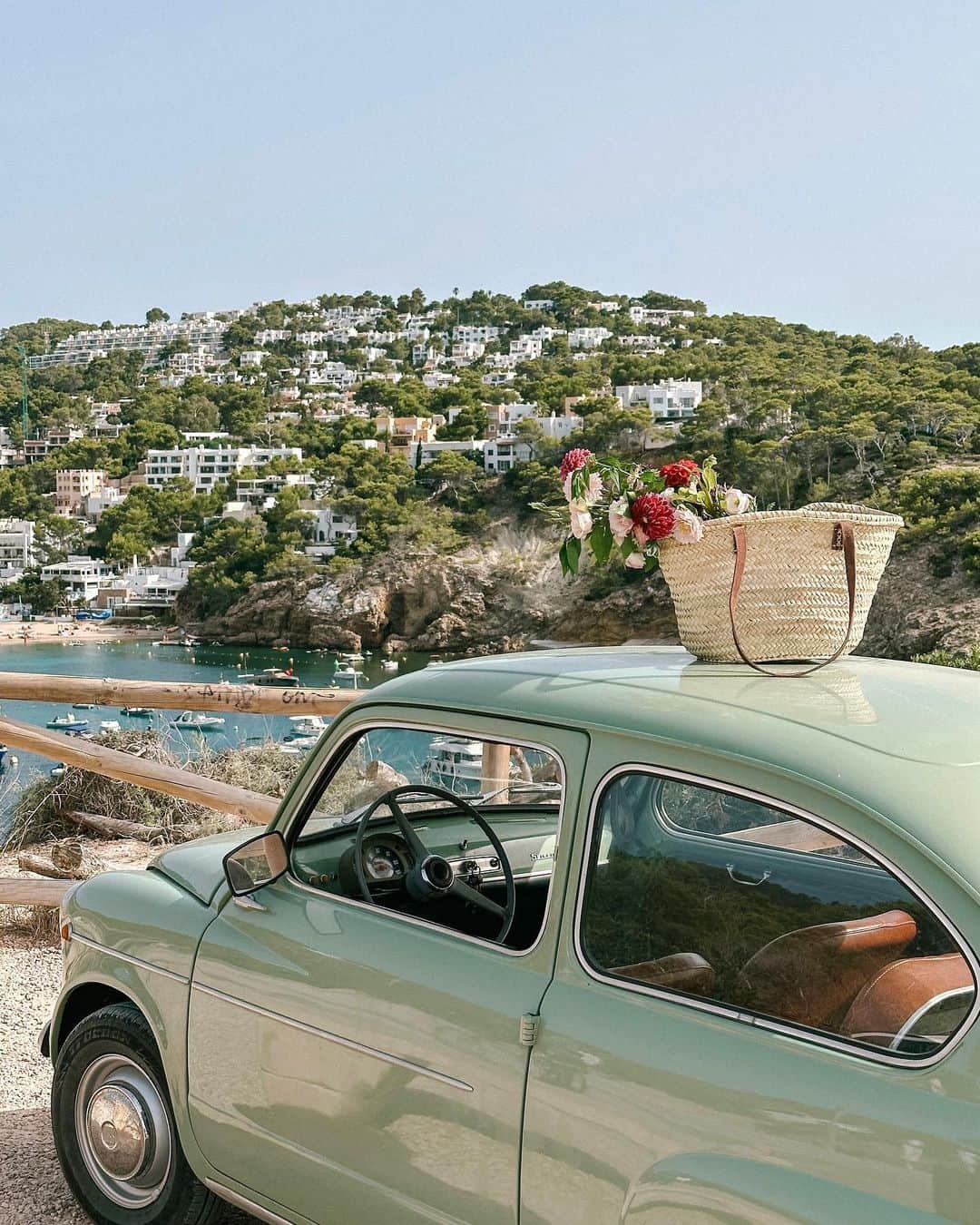 SPELLのインスタグラム：「A summer romance by the seaside… 🌊 #SpellOceansOfLove what have you added to cart? 💕」