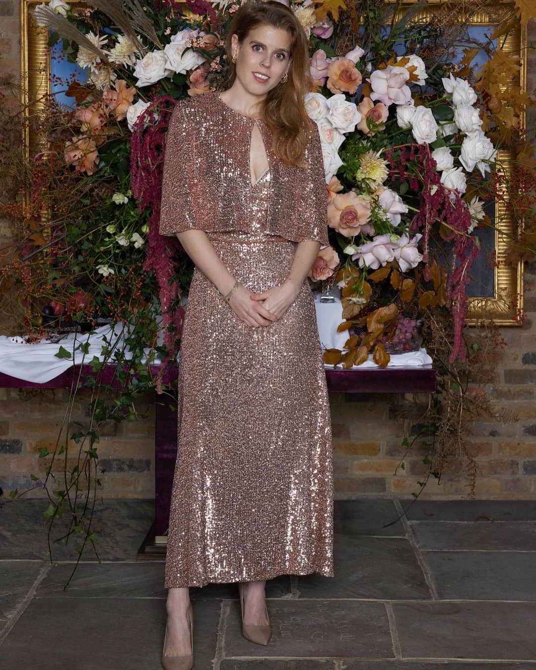 Monique Lhuillierのインスタグラム：「London Nights 💫 #moniquelhuillier」