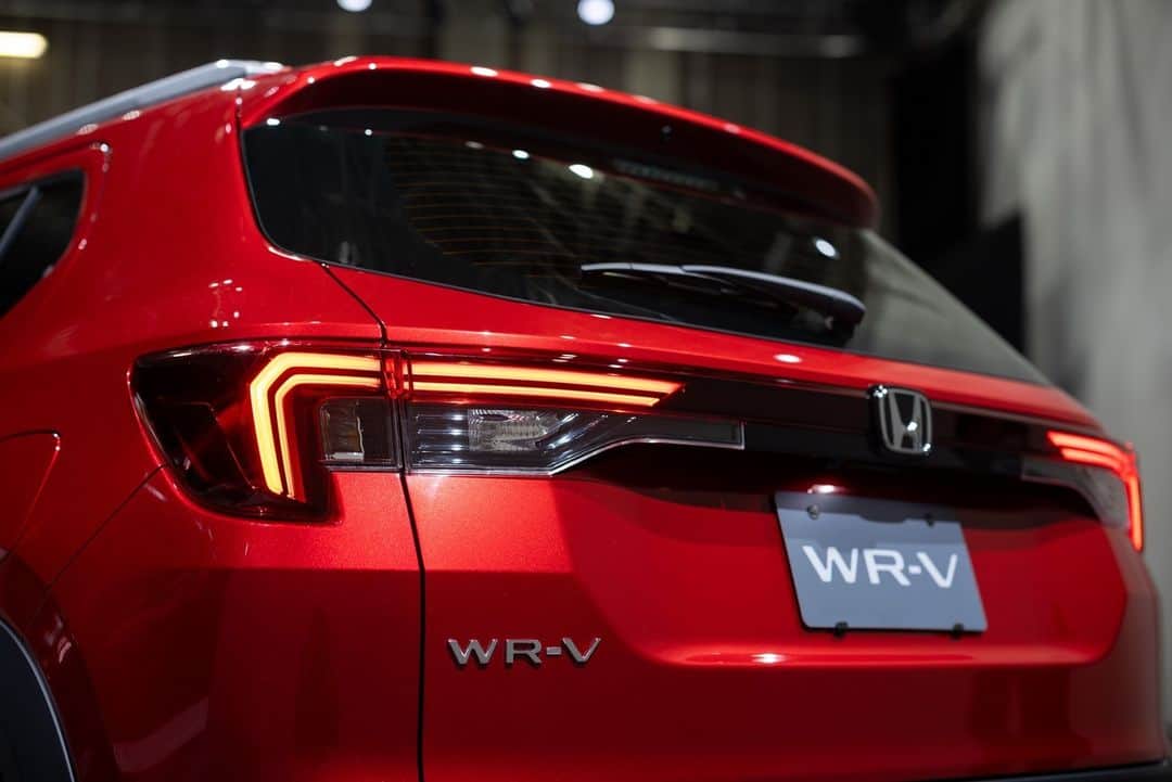 Honda 本田技研工業(株)さんのインスタグラム写真 - (Honda 本田技研工業(株)Instagram)「新型 #SUV 「WR-V」を先行公開 2024年春、日本にて発売予定  既存の概念にとらわれずに、より自由な発想で自分らしい生き方を表現する人々の思いに寄り添うクルマを目指しました。 車両本体価格は200万円台前半からを予定しています。  #Honda Previews All-new WR-V Spring 2024 planned release in Japan  With the all-new WR-V, Honda aims to create an SUV that resonates with people who freely express their unique lifestyle, unbound by preconceived ideas or stereotypes.  Honda plans to release the WR-V with a retail price starting from the low 2 million yen range.  #WRV #WRVhonda  #ホンダ #HondaSUV」11月16日 11時23分 - hondajp