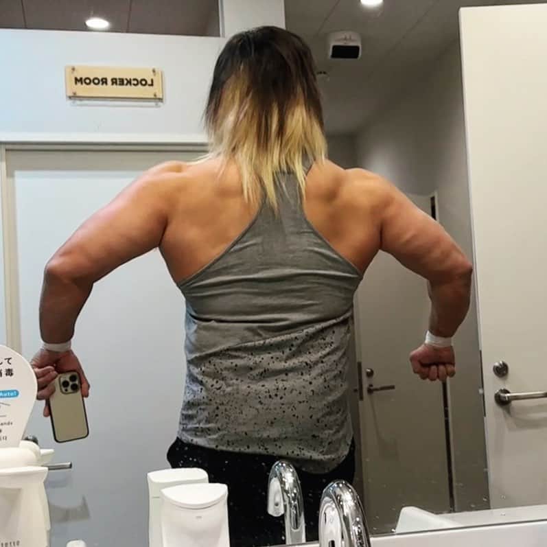 のインスタグラム：「#背中トレ #backworkout   力出た👍」