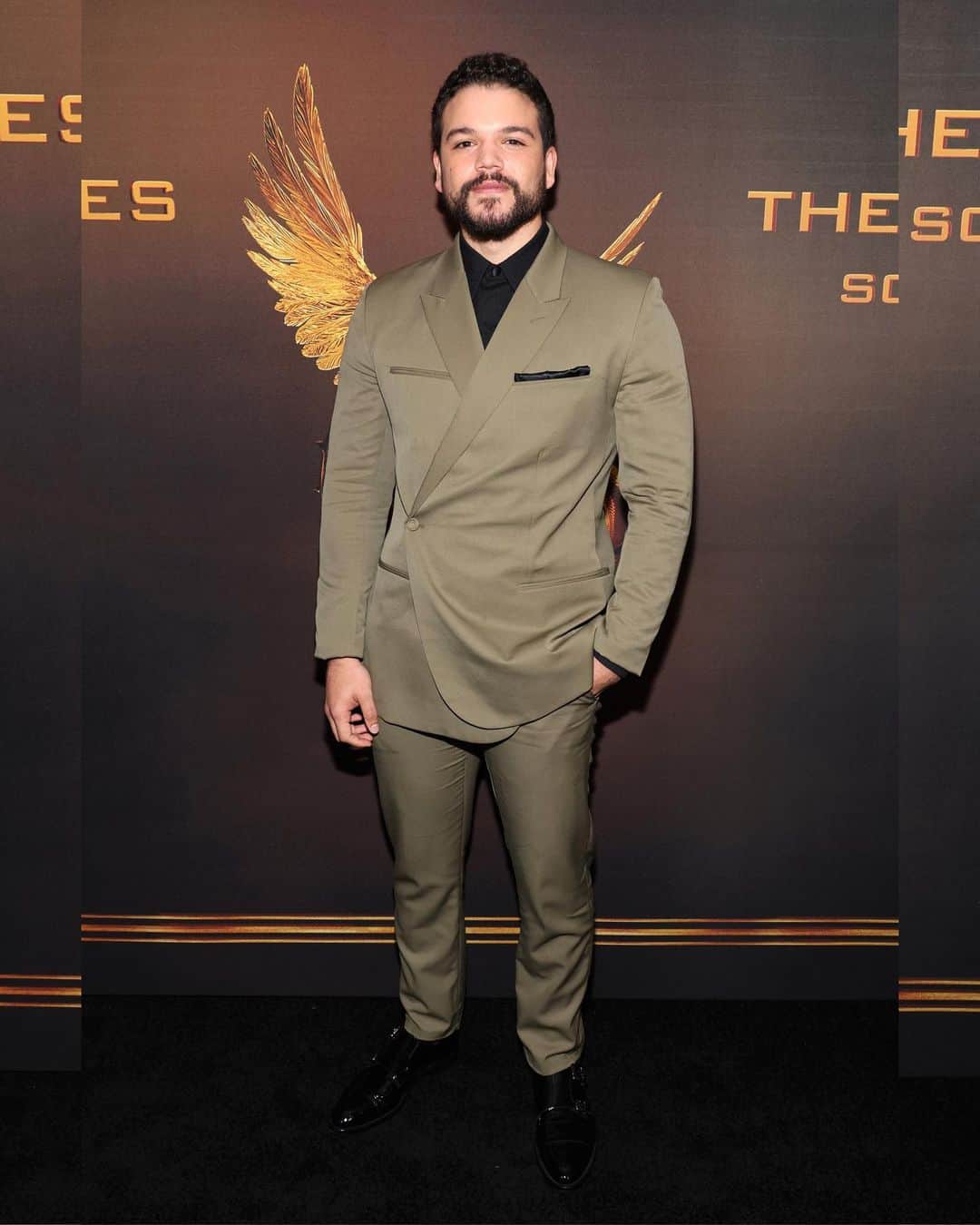 Just Jaredさんのインスタグラム写真 - (Just JaredInstagram)「The cast of “The Hunger Games: The Ballad of Songbirds and Snakes” looked stunning at the movie’s New York City premiere! Stars Rachel Zegler, Tom Blyth, Hunter Schafer, Josh Andrés Rivera, and Peter Dinklage walked the red carpet at the event! Head over to JustJared.com for more photos! #TheHungerGames #TheBalladOfSongbirdsAndSnakes #RachelZegler #TomBlyth #HunterSchafer #JoshAndresRivera #PeterDinklage Photos: Getty」11月16日 11時54分 - justjared