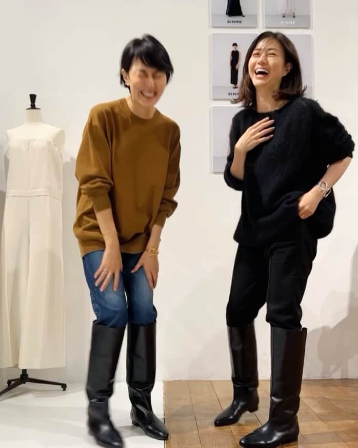 loin.officialのインスタグラム：「由夏ちゃんの手掛けるSINMEの展示会へ お目当てはこのブーツ。 履きやすくてあったかくて 美しいフォルム。バッチリ。 ノースリーブのワンピースは 流れるようなラインが綺麗。来夏が楽しみ😊 今日も頑張って👍  @sinmedenim  @yukaitaya  @kouta5858」