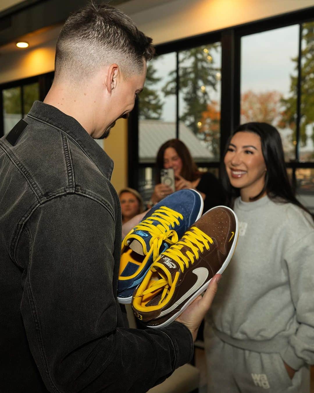 MLBさんのインスタグラム写真 - (MLBInstagram)「@Snellzilla4 added to his hardware and kick collection tonight.  In honor of his 2nd Cy Young Award, his girlfriend @Haeleyryane surprised him with custom shoes.🔥」11月16日 12時00分 - mlb