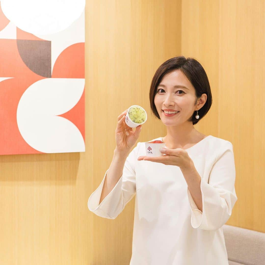 亀井京子（林京子）さんのインスタグラム写真 - (亀井京子（林京子）Instagram)「この度 牛たんけやきさん　@gyutan_keyaki  さんにて、  カラダニーズ　@karadaneeds の無添加機能性ジェラート　をお取り扱いいただくことになりました🍨  &  お店のアンバサダーをさせていただきます🥩  https://prtimes.jp/main/html/rd/p/000000019.000106009.html  食後ではなく　食前にたべる　#アイスファースト　という形で　フルーツの酵素でお肉の消化を助けたり、よりヘルシーにお召し上がりいただくジェラートになります。  というわけで！！、 発売を記念して  １１月２１日　１０時から 主人⚾️の栄養士さんでもいらした シエナ　@shiena.co  の江口聖子先生と　栄養学含めたインスタライブをさせていただきます。笑　  インスタライブなんぞお初なためどうなるか謎ですが、、、  是非ご視聴いただけましたら幸いです🫶  #牛たんけやき」11月16日 12時15分 - kyokokameiofficial