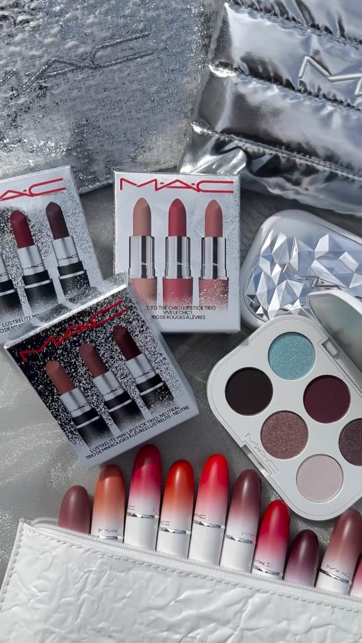 M·A·C Cosmetics Hong Kongのインスタグラム：「今年想收到嘅聖誕禮物清單喺晒度🎅❄️ 由絲霧唇膏到水漾質感，通通都想立即擁有！ 尤如閃爍花火般嘅眼影盤，好想瘋狂混疊，塑出節日高冷眼妝👀✨ 馬上tag 男友/閨密，話俾佢哋知啦！  Product featured:  Lips By The Dozen Mini Powder Kiss Lipstick x 12 冰雪璀璨12色迷你絲霧唇膏組合 HK$910 Lustrelite Mini Lipstick Kit 迷你水漾潤澤唇膏組合 - HK$300 Hail To The Chic! Lipstick Trio 冰雪璀璨3色時尚唇膏組合 - HK$420 Frostbitten Kiss Lustreglass Lipstick x 5: Fresh Shades 冰雪璀璨5色水漾潤澤唇膏組合 - 清新色調 HK$640 Squall Goals Eye Shadow Palette x 6 冰雪璀璨奇幻6色眼影盤 - HK$370 #MAC冰雪璀璨 #MACBizarreBlizzardBash #MACHoliday #MACHongKong #Regram from @macpro_tokyo  There’s no place like M·A·C for the holidays ❄️✨! #MACBizarreBlizzardBash is sure to make their hearts melt with surreal shades, shimmering textures and never-before-seen eye & lip products!」