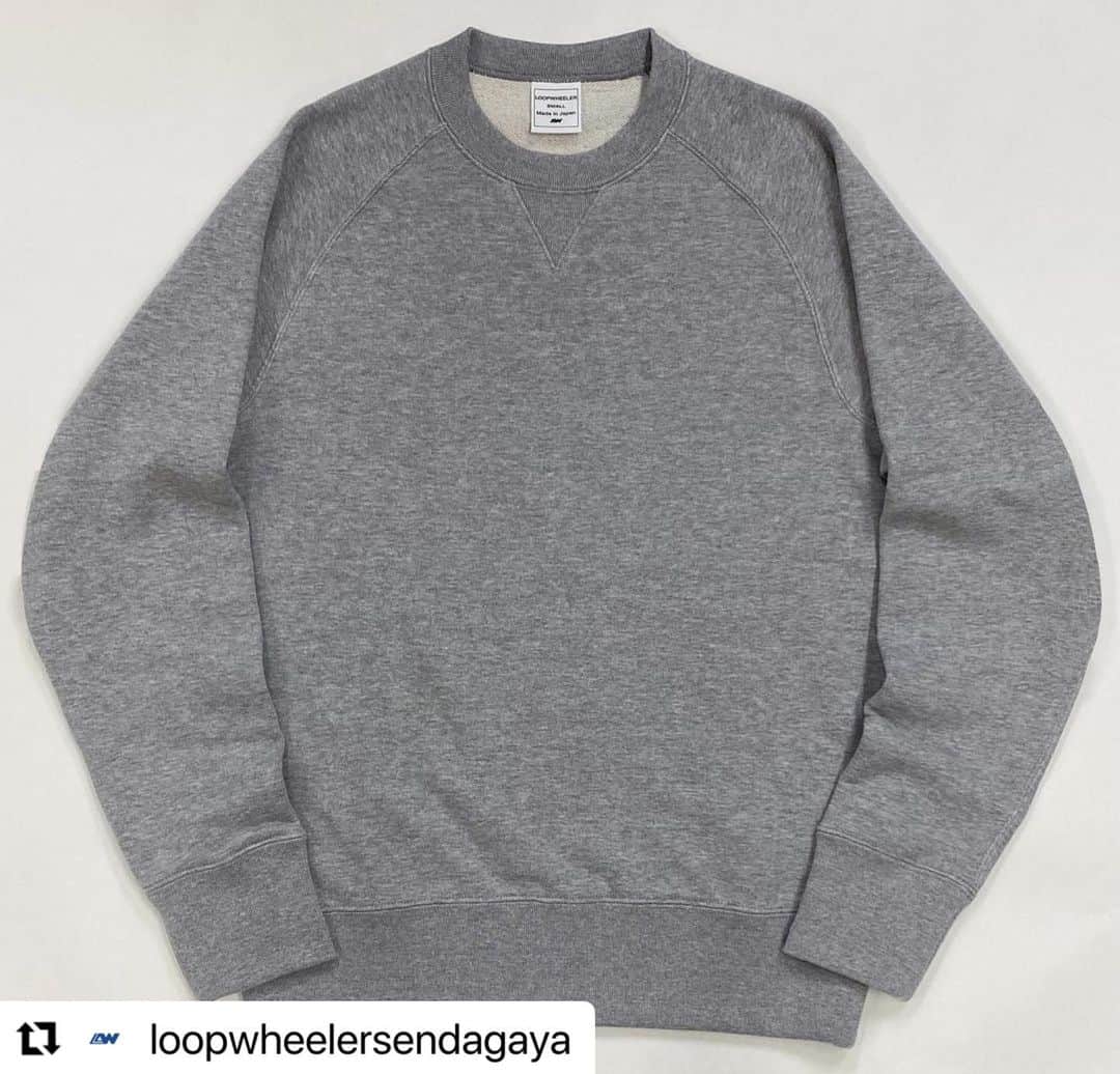 ループウィラーのインスタグラム：「． 福岡店も本日より販売開始です！  #Repost @loopwheelersendagaya with @use.repost ・・・ . 「LW250クルースウェット」 LW250クルースウェットが入荷致しました。 素材はLWライト30/9吊り裏毛を使用して、フリーダムスリーブのパターンで製作しております。 カラーはグレーメランジ、マリン、オートミール、ブラックの4色展開となります。 サイズはS〜XLまでの4サイズ展開で、販売価格は18,700円(税込)となります。 LW01丸胴スウェットと対になる定番クルースウェットになり素材からパターンと違いますので是非着比べにいらしてください。 皆様のご来店お待ちしております。  #loopwheeler #ループウィラー #loopwheelersendagaya  #ループウィラー千駄ヶ谷 #tsuriami #吊り編み #sweat #スウェット」
