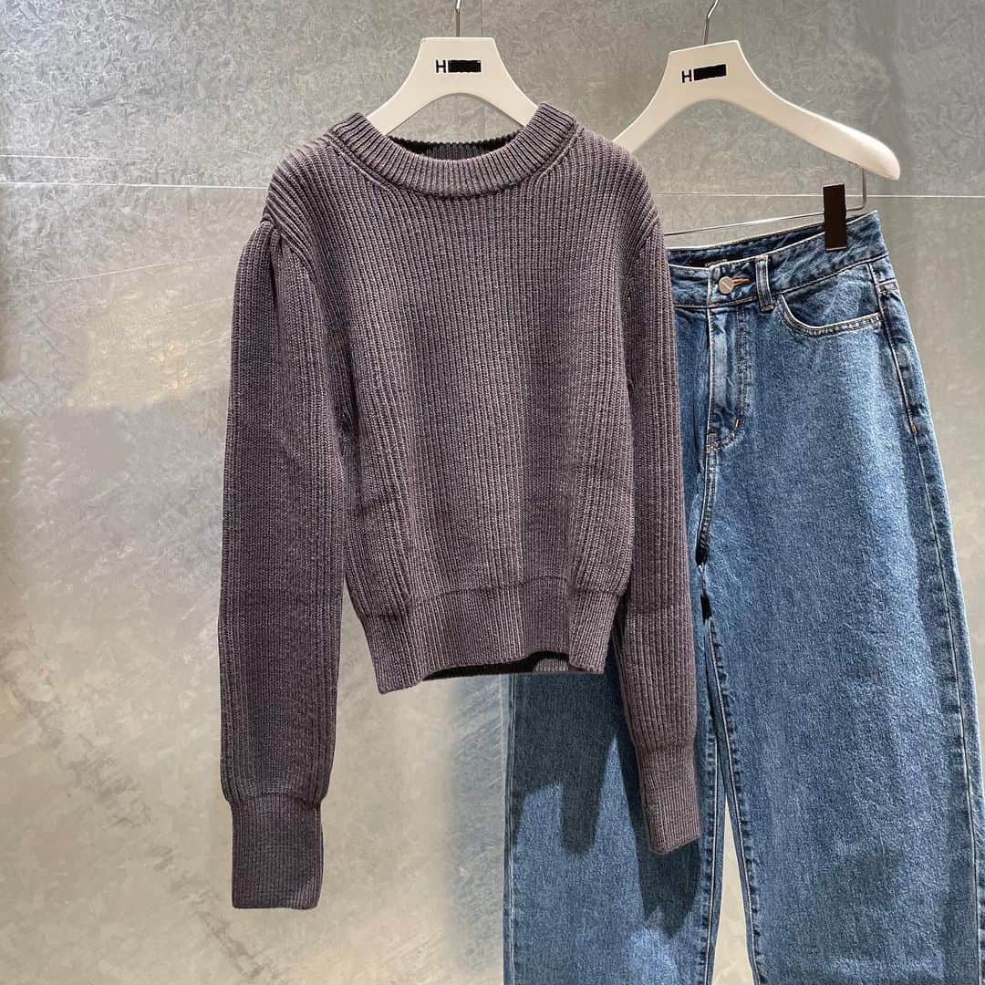 のインスタグラム：「＜AMOMENTO＞  KNIT ¥35,200 BLUE DENIM ¥24,200 FUR LEG WEAR ¥17,600  #H_beautyandyouth #エイチビューティアンドユース @h_beautyandyouth  #BEAUTYANDYOUTH #ビューティアンドユース #Unitedarrows #ユナイテッドアローズ #amomemto @amomento.co」