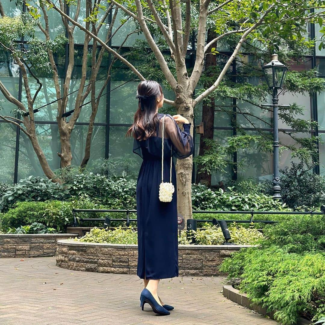 mimiさんのインスタグラム写真 - (mimiInstagram)「丸の内ランチday🤍 おしゃなお店でのランチは素敵なドレスワンピースで👗 @kana.dress.official の☺️  透け感のあるシフォンボレロが可愛い🥺🤍 前後で着れるの☺️💕  落ち着きもある素敵なデザインでお気に入り😌🤍 ・ #kana #kanadress #ドレスワンピース #ドレスワンピースコーデ #ワンピースコーデ #丸の内ランチ #ランチコーデ #おめかしコーデ #mimi服🐹 #男の子ママ #男の子ママコーデ #デートコーデ #服好きな人と繋がりたい #おしゃれさんと繋がりたい #二次会ドレス #二次会ワンピース #お呼ばれドレス #お呼ばれコーデ」11月16日 12時23分 - chan.mi3