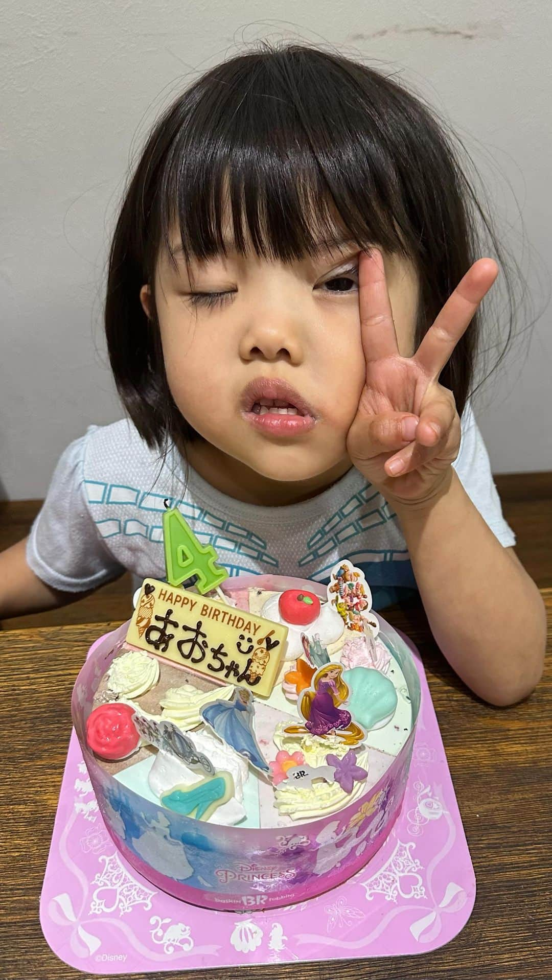 西浦聡生のインスタグラム：「もう4歳か〜  #wickyfamily」