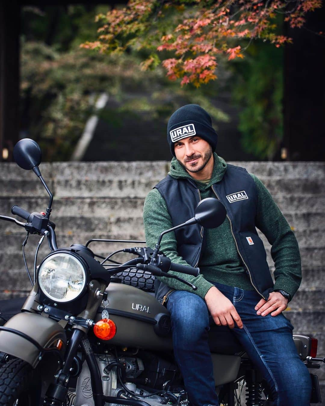 Ural Motorcyclesさんのインスタグラム写真 - (Ural MotorcyclesInstagram)「ウラル紅葉フォトコンテスト 2023が開催中！🍁  賞品： 1位: 2万円分のウラルジャパンのオンラインショップギフトカード  コンテストへの参加方法：  	1.	ウラルサイドカーと紅葉が映っている写真を撮影します。 	2.	選んだ写真をINSTAGRAMに投稿します。写真には #ウラル紅葉2023 のハッシュタグを追加し、ウラルジャパンの公式アカウント @ural_japan_official をタグ付けします。  3.  @ural_japan_official をフォローします。 	4.	コンテスト期間内に投稿された写真が対象となります。 コンテスト期間： 	•	開始日: 2023年10月25日 	•	締切日: 2023年12月10日 投票期間： 	•	開始日: 2023年12月11日 	•	終了日: 2023年12月17日  投票方法：  	•	投票はウラルジャパンの公式ウェブサイトで行われます。お客様が自分で好きな写真に投票できます。  受賞発表：  	•	受賞者は2023年12月18日に発表されます。  注意事項：  	•	投稿された写真は公開プロフィールである必要があります。非公開の投稿はコンテストに参加できません。 	•	同じ写真で複数回エントリーすることはできません。 ウラルジャパンの「ウラル紅葉フォトコンテスト」にご参加いただき、素晴らしい写真を楽しみにしています。幸運を祈ります！ 📸🍁   詳しくはウラルジャパンのホームページへ！ 写真　by @oleg_calleo_violin」11月16日 12時51分 - ural_japan_official