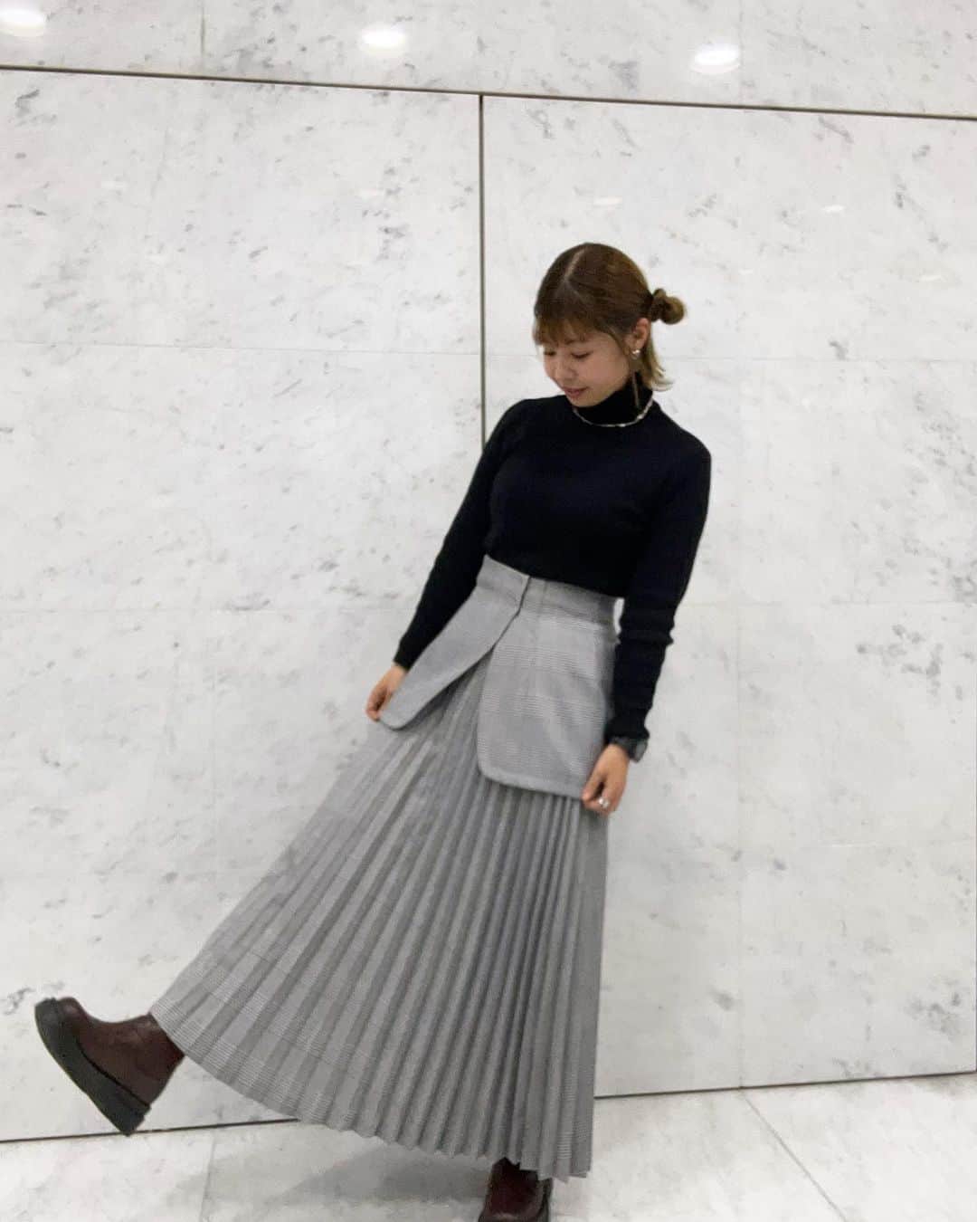 服部さやかのインスタグラム：「🌬❄️❄️❄️  #レイヤードスカート @naturalbeautybasic_official」