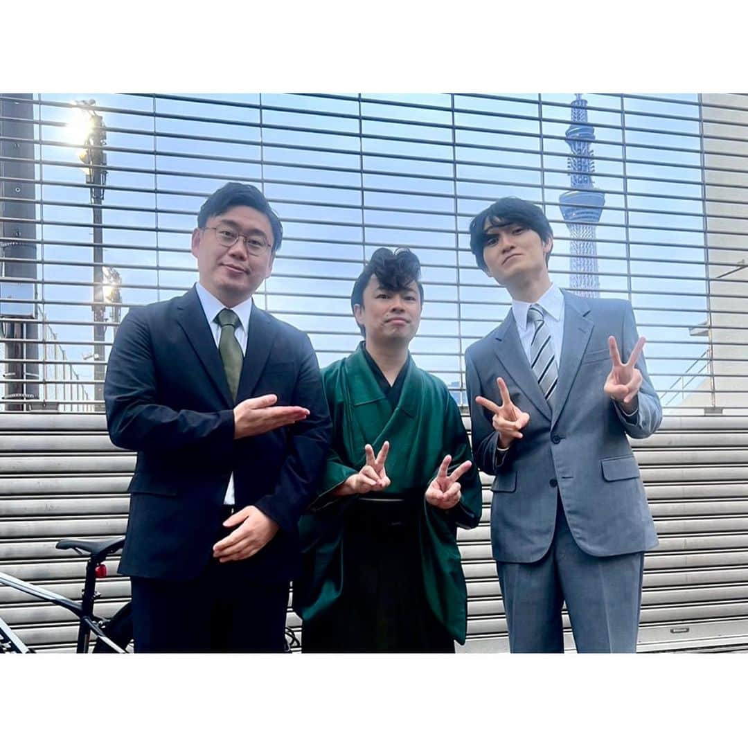 西本銀二郎さんのインスタグラム写真 - (西本銀二郎Instagram)「． 在日ファンクさんの『平和』リール動画に 出演させて頂きました。  浜野謙太さんに急遽 『浅草でスーツでダンスできない？』 と電話がきまして参加させて頂きました(爆笑)  ダンス下手な僕でしたが、 作品の一部になる事ができて 幸せな限りです。  皆様、ぜひ。  #在日ファンク #浜野謙太　さん」11月16日 13時08分 - ginjiro.nishimoto.official