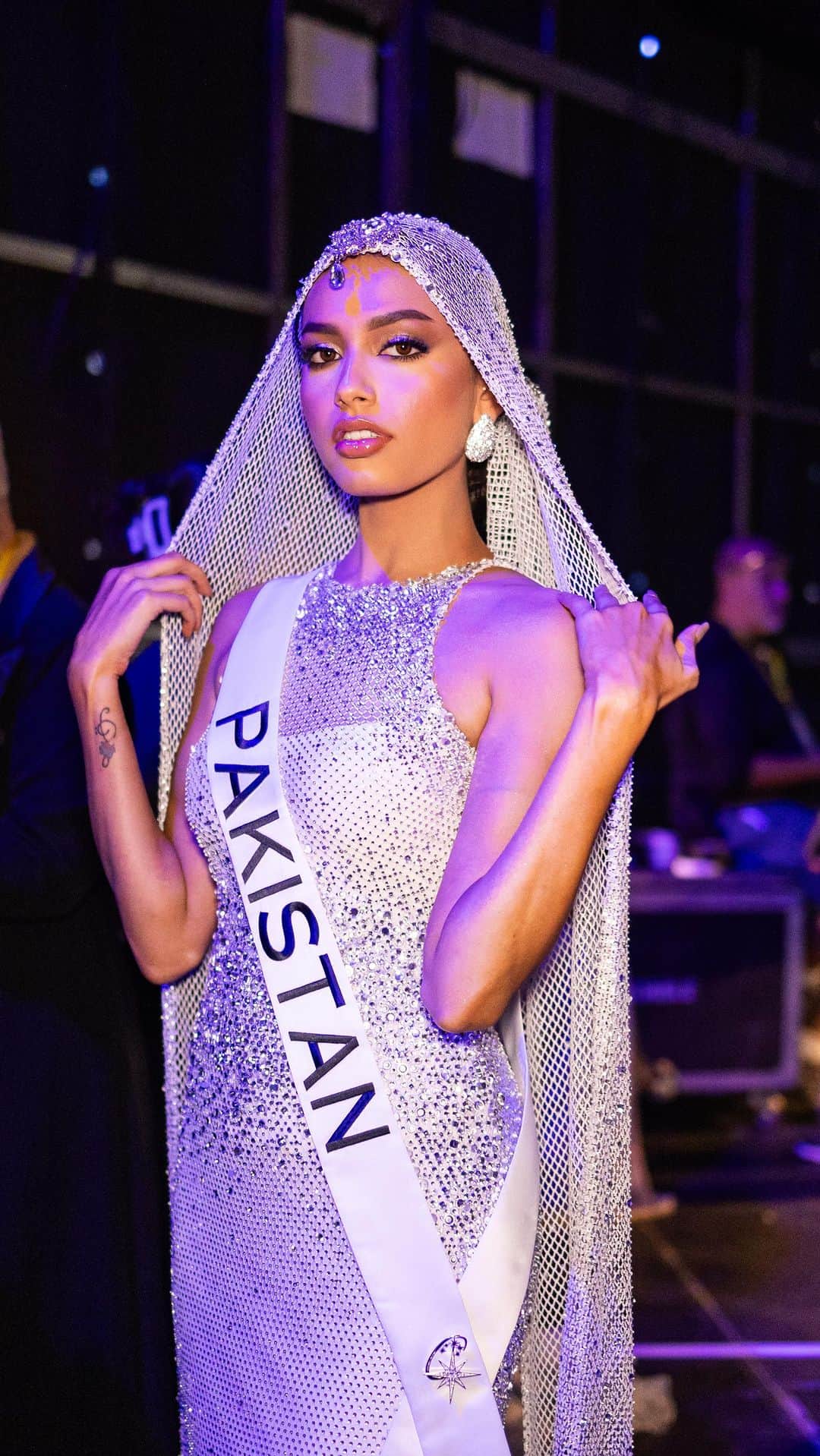 イリス・ミトゥネールのインスタグラム：「All that glitters is the delegates in their stunning evening gowns!   #72ndMISSUNIVERSE #missuniverse2023」
