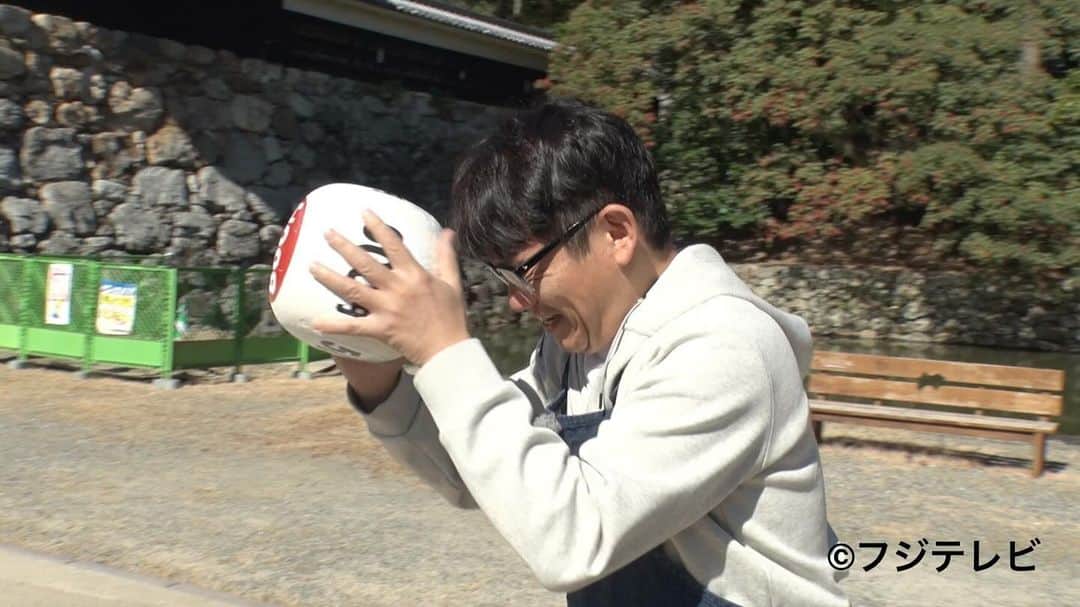 【公式】『ノンストップ！』さんのインスタグラム写真 - (【公式】『ノンストップ！』Instagram)「ノンストップ！👆🏻 🎲🍚サイコロ👓飯🍚🎲  今週もご覧いただきありがとうございます🫶🏻 今週は高知県帯屋町商店街🐟に行ってきました！ 購入食材は、土佐和牛🐮、山東白菜、トマト🍅、生姜🫚、あきまめ🫛、文旦🍊、ソフトクリーム🍦です！  📖作り方📖 ①白菜、トマトを切る。あきまめはラップに包み、チンした後にカットする。  ②卵をお湯に入れ、ゆで卵を作る。 ③文旦を剥き、おろした生姜、塩、オリーブオイルの中に絞る。こまかく切った皮も少し加える。  ④塩胡椒で下味をつけた牛肉をオリーブオイルを敷いたフライパンで醤油を掛けて焼き、アルミホイルに包んで休ませたらカットする。  ⑤野菜、文旦、牛肉を盛り付け、切ったゆで卵、ドレッシングをかける。 完成！  みなさんも飯尾さんのレシピを参考に #👓飯　作ってみてください🎶 その他、今まで飯尾さんが作ったワリカツめしがレシピ本になって絶賛発売中でございます！ タイトルは【ずん・飯尾の開き直りごはん】 まだの方はチェックよろしくお願いします🫶🏻  #ノンストップ！ #サイコロメガネ飯 #サイコロ #👓飯 #サイコロで一旦切ると言いやすいらしいですよ！ #サイコロ #メガネ飯 #飯尾和樹」11月16日 13時25分 - nonstop.staff