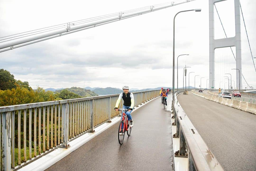 道端カレンさんのインスタグラム写真 - (道端カレンInstagram)「愛媛サイクリングの日🚴‍♀️  ご参加くださいました皆さま、ありがとうございました！  小雨降る中でしたが、安全に楽しくサイクリングできたかなと思います。  また来年、11月の第2週の日曜日、愛媛サイクリングの日でお会いしましょう🚴🚴‍♀️  #今治しまなみ自転車大使 #今治市 #愛媛県 #愛媛サイクリングの日 #サイクリストの聖地」11月16日 13時26分 - karenmichibata