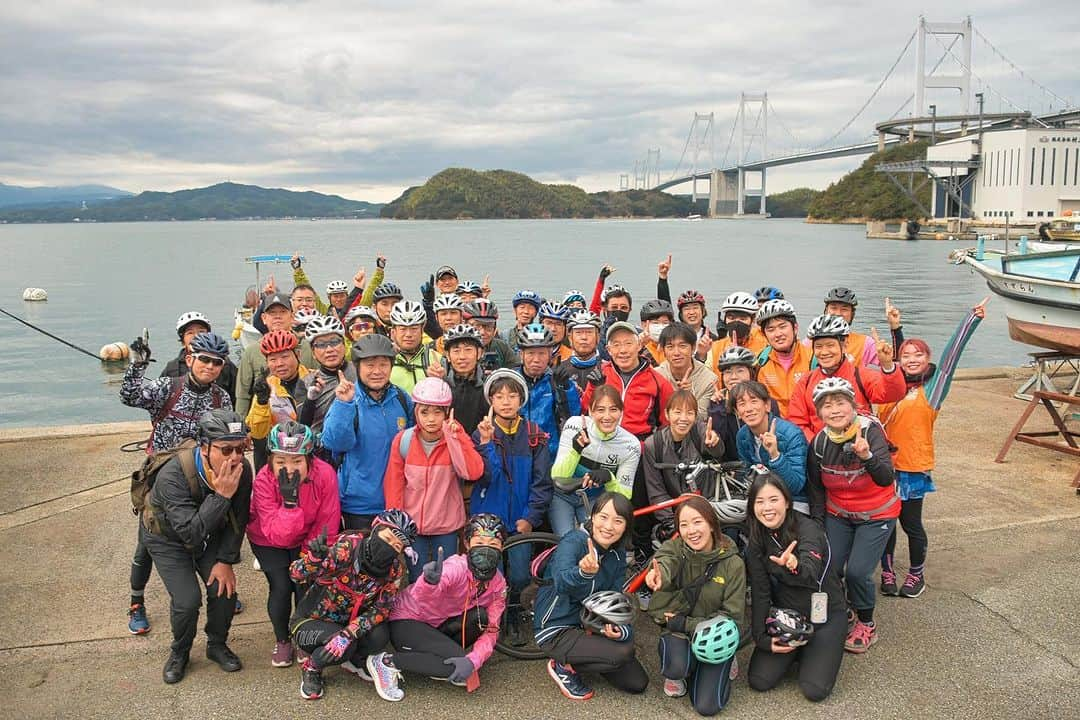 道端カレンのインスタグラム：「愛媛サイクリングの日🚴‍♀️  ご参加くださいました皆さま、ありがとうございました！  小雨降る中でしたが、安全に楽しくサイクリングできたかなと思います。  また来年、11月の第2週の日曜日、愛媛サイクリングの日でお会いしましょう🚴🚴‍♀️  #今治しまなみ自転車大使 #今治市 #愛媛県 #愛媛サイクリングの日 #サイクリストの聖地」