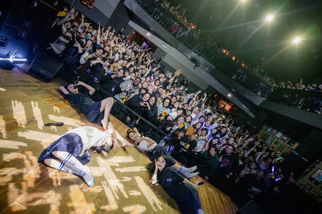 新しい学校のリーダーズのインスタグラム：「#THESEISHUNTOUR2023 🔵 Chicago🇺🇸🔥 Lincoln Hall!  Thankyou!!  We got power from a lot of smiles!😆😊😁😃✨Thank you for coming to meet us💨  photo @mayakuraki  #ATARASHIIGAKKO」