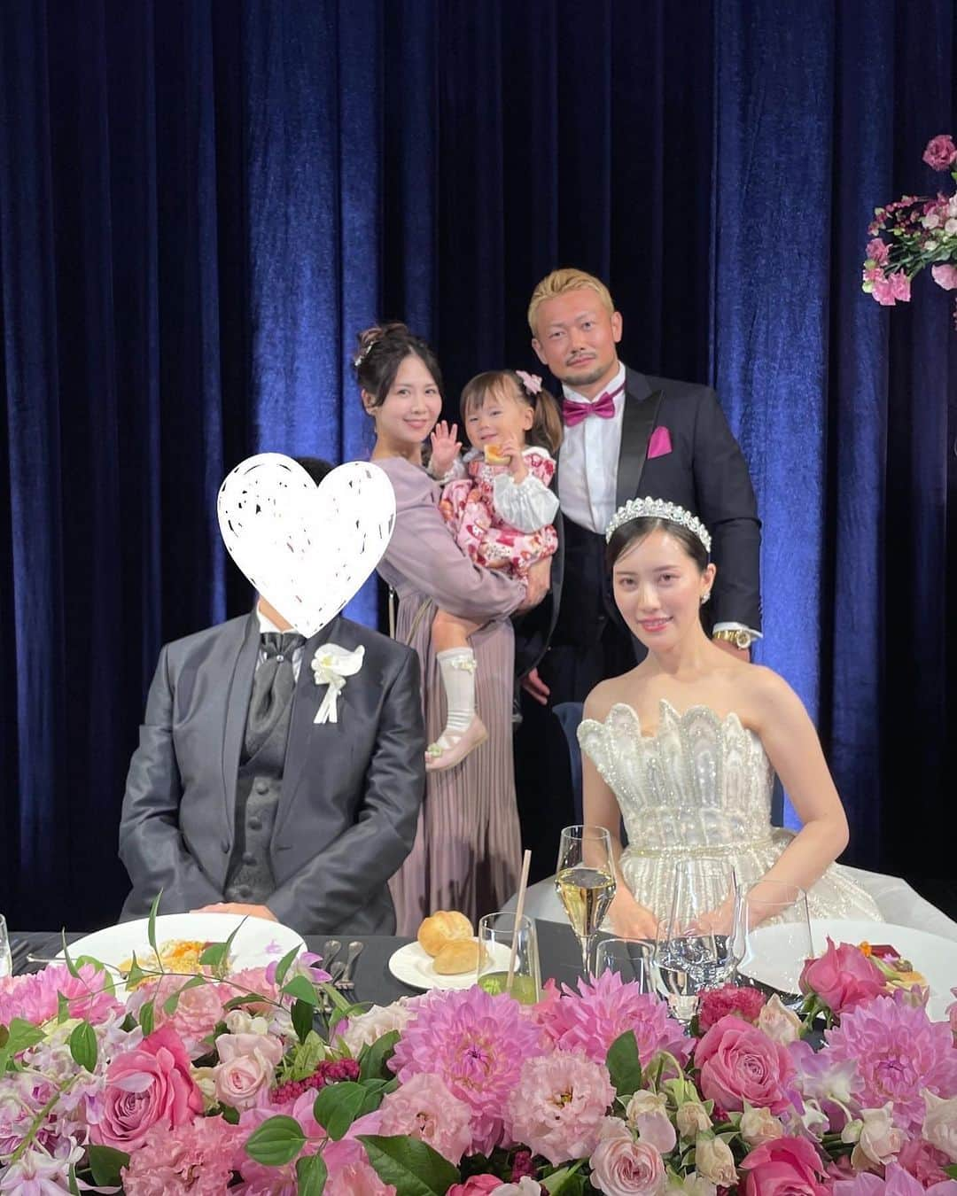 佐藤すみれさんのインスタグラム写真 - (佐藤すみれInstagram)「💜💜💜  素敵な結婚式に家族で参列させていただきました！  @miho8_16 さん 改めておめでとうございます💍🤍  ドレスコードがピンクということで、 みんなでおめかしして行きました🎀  ザ・リッツ・カールトンでの結婚式 貴重な経験をありがとうございました🥹  ひなの dress▷ @shirleytemple_official  blouse▷ @futafuta_official  ribbon▷ @tetea_tete  shoes▷ @mamarakuofficial   すみれ dress▷ @herlipto  earring▷ @qpot_official  shoes▷ @prada   　　　 #結婚式 #結婚式コーデ #結婚式お呼ばれ  #お呼ばれコーデ #お呼ばれドレス  #リッツカールトン東京 #リッツカールトン  #リッツカールトン東京ウェディング  #ドレスコードはピンク #ピンクコーデ  #ママコーデ #2歳女の子 #2歳女の子ママ  #2歳4ヶ月女の子 #シャーリーテンプル  #母と娘 #ママと娘 #ひなの #ひなろぐ  #shirleytemple #theritzcarltontokyo」11月16日 13時27分 - sumiresato_official