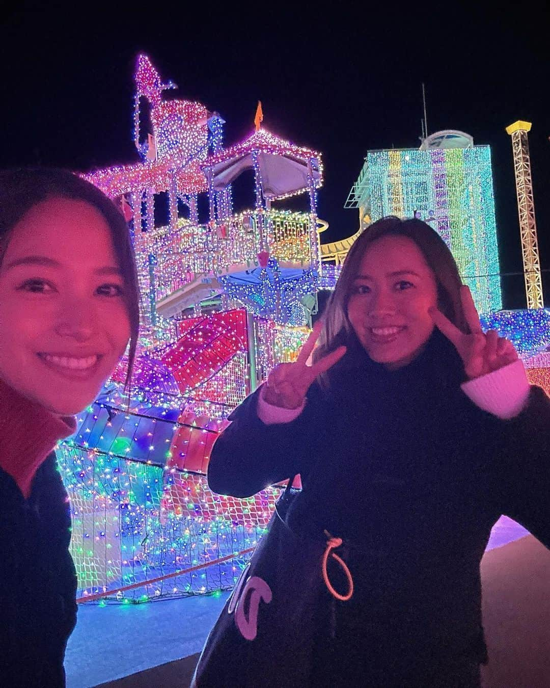 鷲見玲奈さんのインスタグラム写真 - (鷲見玲奈Instagram)「. 今年初のイルミネーションへ💡´-  よみうりランドのジュエルミネーション😍  今年もまーやちゃんが誘ってくれて、まーやちゃんのママとそのお友達と4人で遊んできました🥰  毎年テーマが違うみたいで、今年は前回来た時とまた違った美しさと豪華さがありました☺️  寒かったので、ヒートテックと @amerivintage のアウターで大正解🖤  #よみうりランド #ジュエルミネーション  #イルミネーション」11月16日 13時36分 - sumi__reina