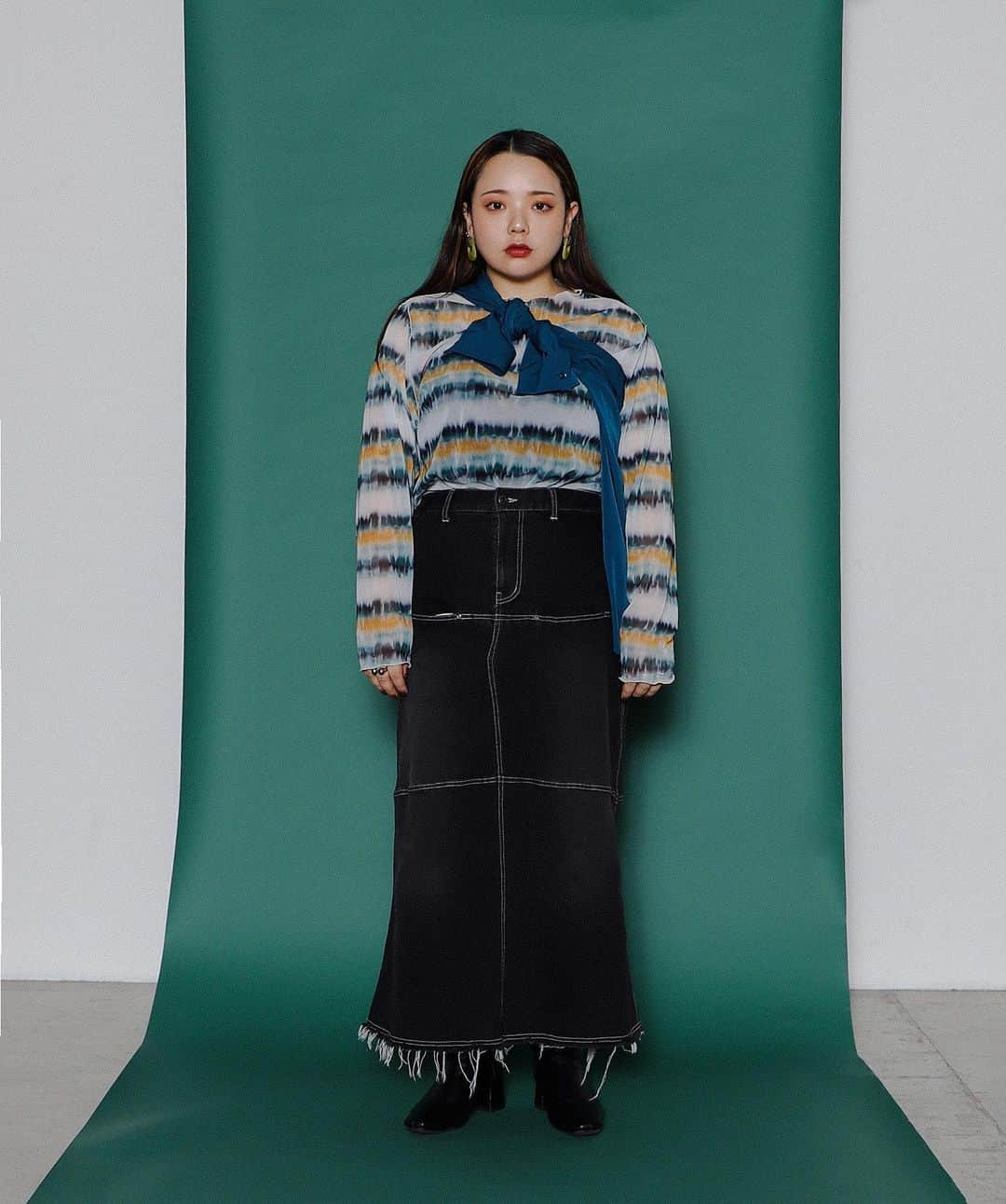 PUNYUSのインスタグラム：「design denim long skirt 6,600jpy  #punyus #ぷにゅず #プニュズ #渡辺直美  #watanabenaomi #plussizebeauty #unisex #plussize #plussizefashion #tokyo #harajuku #tokyofashion #harajukustyle #ユニセックスブランド #ぽっちゃりコーデ #ぽっちゃり女子 #chubby  #chubbygirl #体型カバー #体型カバーコーデ #プチプラ  #プチプラコーデ」