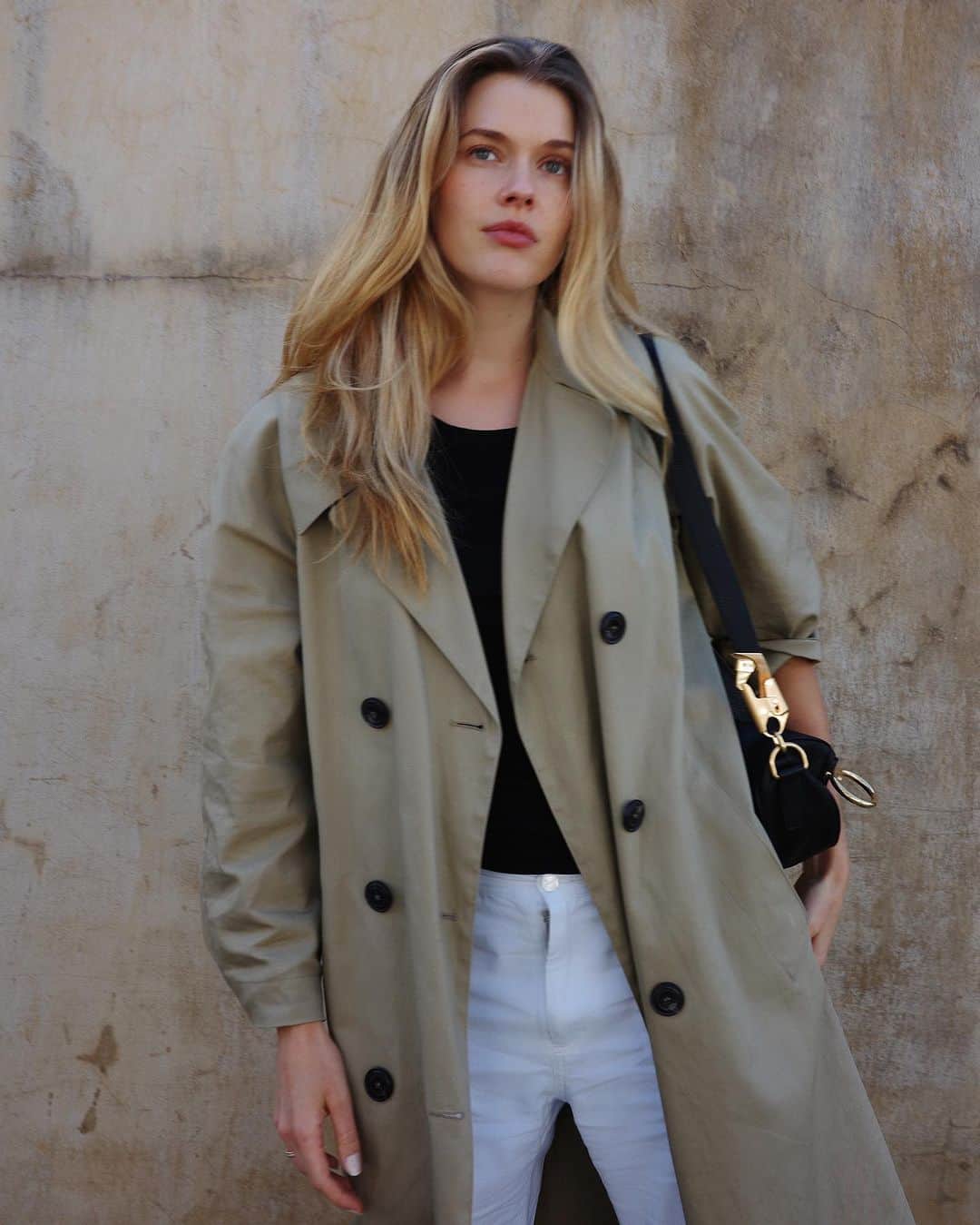 Victoria Leeのインスタグラム：「Burberry Knight ⚔️ @burberry」