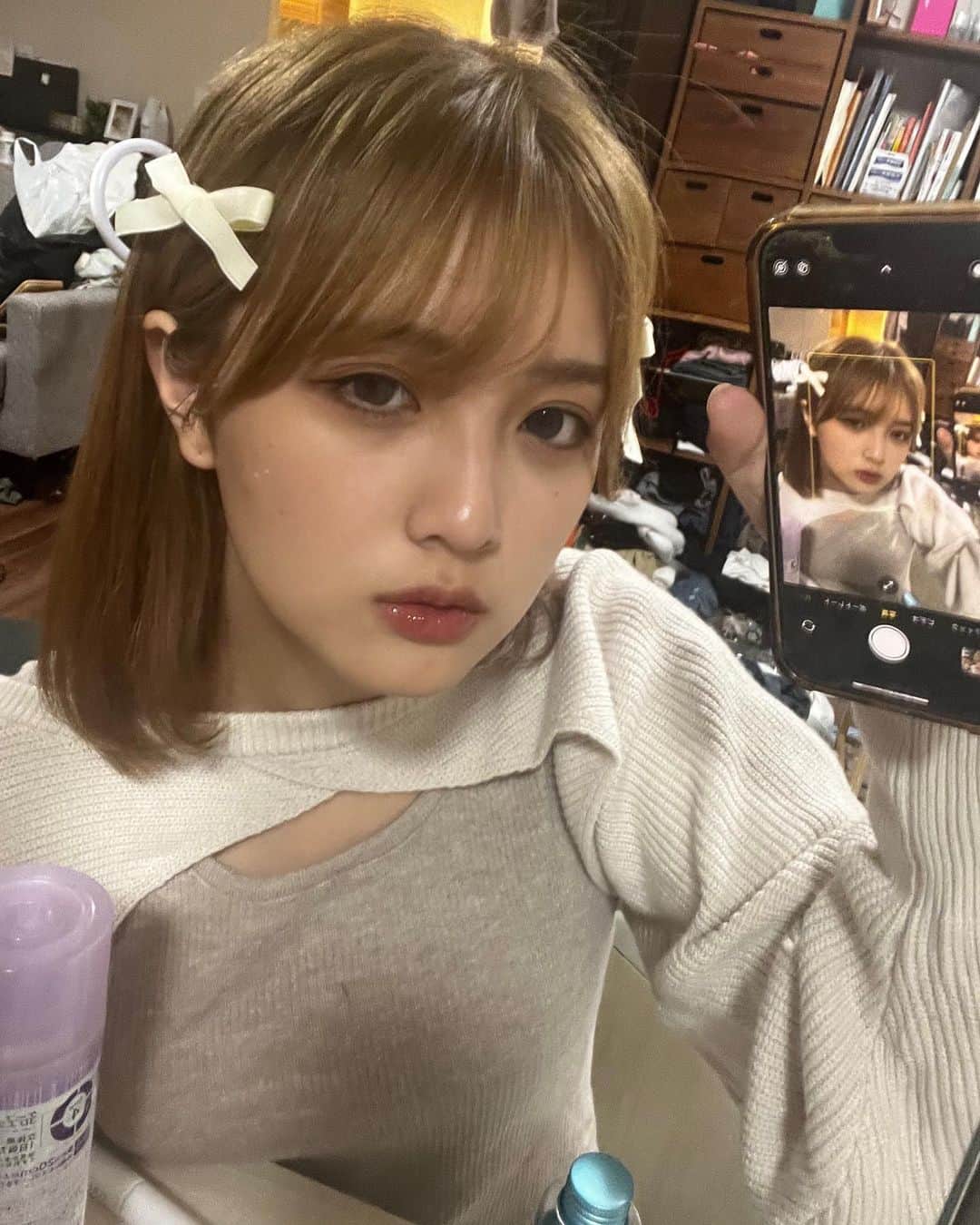 あみち。のインスタグラム：「服の整理ができません」