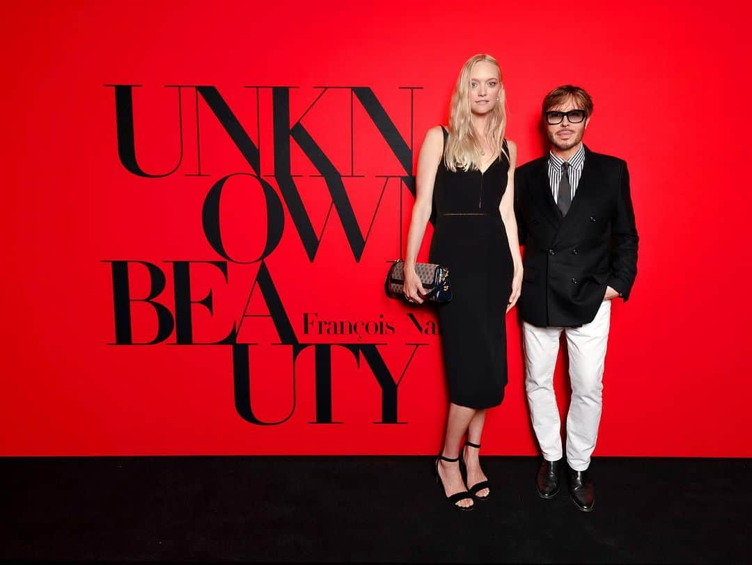 のインスタグラム：「Last week I had the pleasure of attending a screening of Unknown Beauty a beautiful film collaboration between Lisa Immordino Vreeland and Francois Nars. I would highly recommend viewing this beautiful film if you are at all interested in fashion, cinema and of course beauty. Bravo 👏🏼 I will now be using the film as an endlessly inspiring source of reference for future makeup and hair inspiration ✨🧐💄 @meccabeauty @narsissist #MECCAmoment」