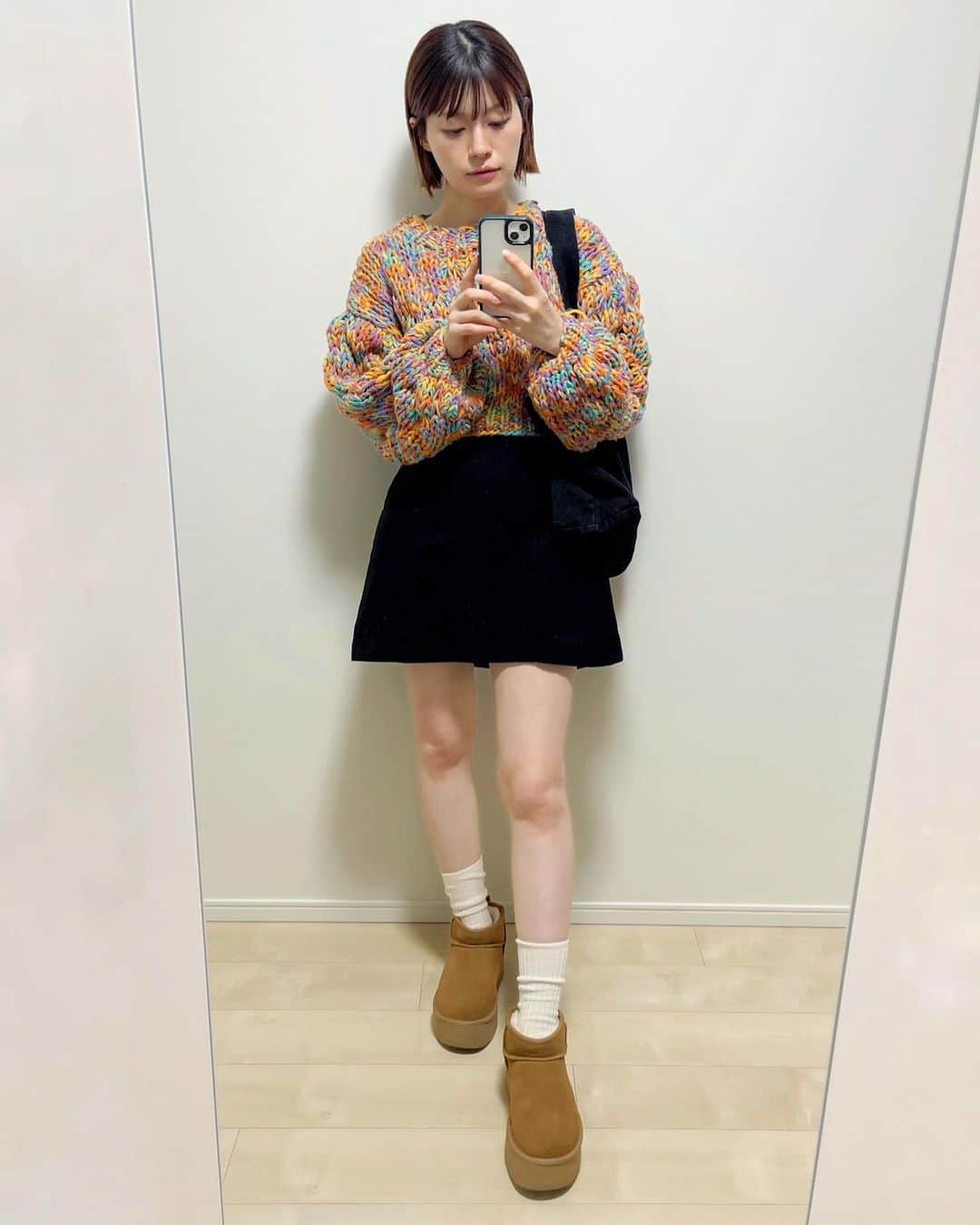 笹口直子のインスタグラム：「今年は @ugg を新調したんだけど、本当買ってよかった☺️ あったかい🍂  #ugg #uggboots #秋コーデ #knit」