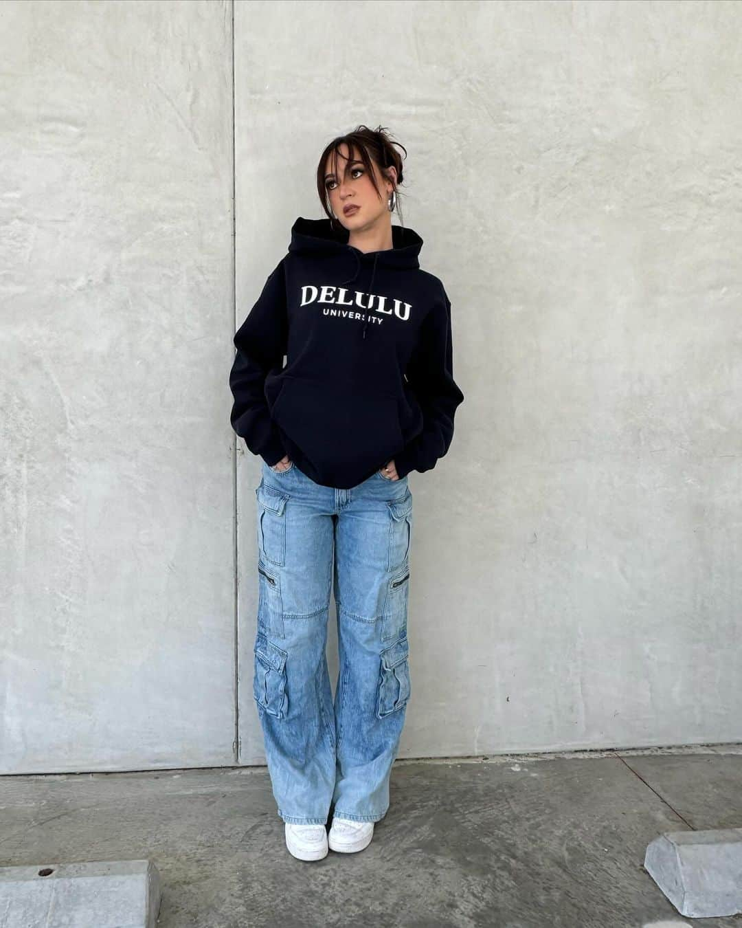 アリーシャ・マリーさんのインスタグラム写真 - (アリーシャ・マリーInstagram)「tag the most delulu person you know 📲  “delulu university” hoodie is now available for pre-order on shopalishamarie.com until sunday only!!! @shopalishamarie 🫶🏻🫶🏻」11月17日 3時00分 - alisha