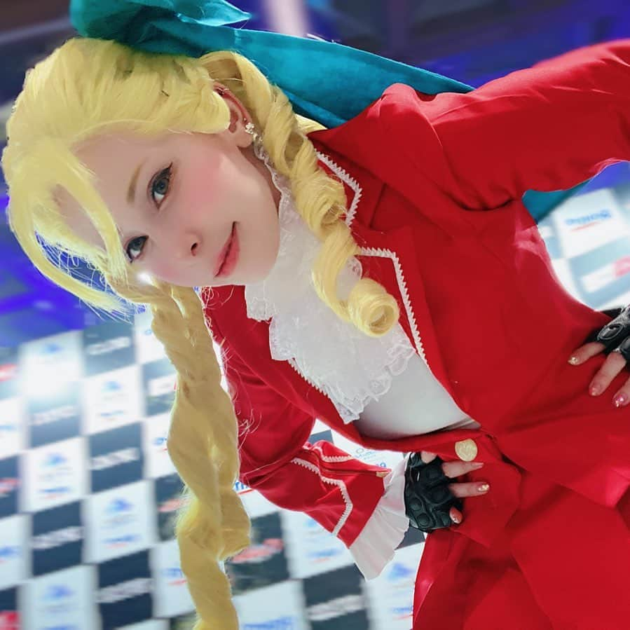 ユリコ・タイガーのインスタグラム：「I'll show you the divide in our class! 格の違いをお見せしますわ！  Karin from Street Fighter V 🤍  I need still to play on the new one!!! I hope some DLC with my favorite character 🥺  Also, isn’t my fault if you miss my all cosplay-post and you watch/comment only the gravure set. I don’t know why people can just be respectful 😪  かりん様！！新しいスト6まだ遊べる時間がなくて、、かりん様はDLCに出るのかな！ キャラコスプレいっぱいもやってるのでちゃんと見てねwグラビアたましかやってないから勘違いしないでくださいよん！！！！  #ストリートファイター #streetfighter #cosplay #evo #cosplayer」