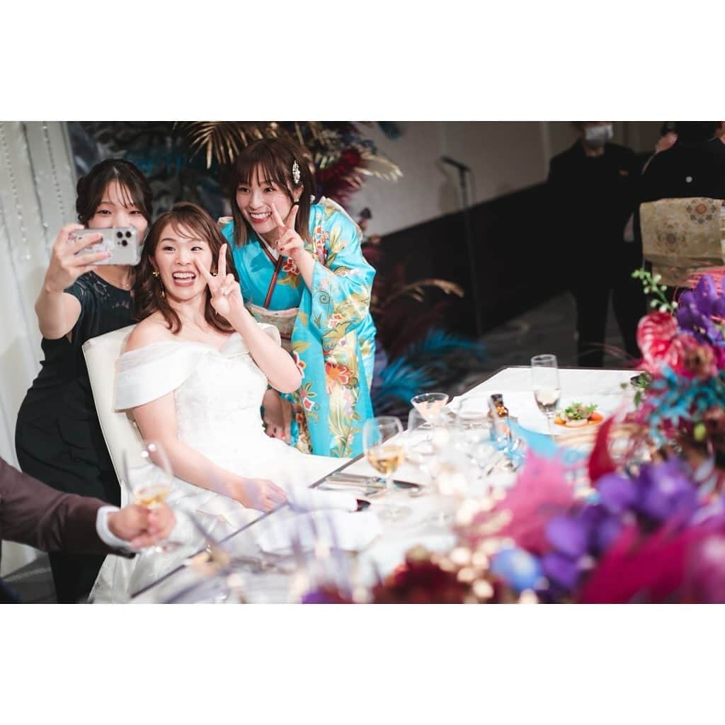 川井友香子さんのインスタグラム写真 - (川井友香子Instagram)「. 10月14日　梨紗子の結婚式💍👰🏻‍♀️💜  2人らしい、楽しくて素敵な結婚式でした☺️💐  私のレスリング人生、梨紗子の存在が大きすぎて、ここまでになれたのは紛れもなく梨紗子がいたからです🤼✨  いつも感謝の気持ちでいっぱいだし、結婚式の 準備段階も頑張ってたのを知ってたから ドレス姿見ただけでもう涙堪えるのに必死だった🥹 すごい綺麗だった🥰🤍💜  久しぶりに会えた方も沢山いて、幸せな気持ちで いっぱいの1日だった☺️✨  リングガール姪っ子が、どうなだめても号泣中の 号泣過ぎて、一緒にいた私も泣きたかったよ…🥹  (色々とバタバタしてて投稿出来てなかった…🥲🙏🏻)」11月16日 14時07分 - yukako_kawai27