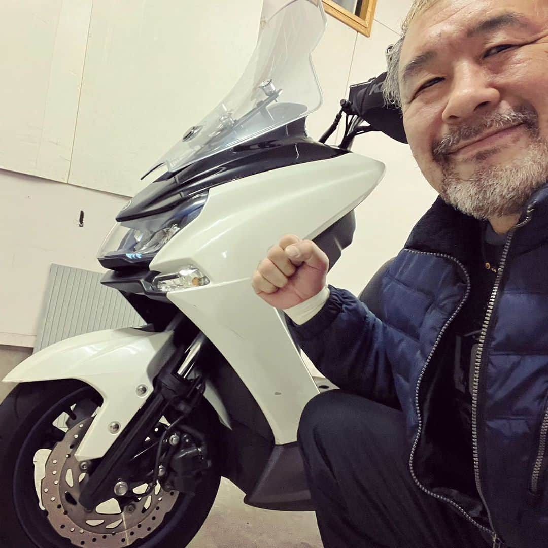 saku39shopのインスタグラム：「. 【oil changes】 . 気付かないうちにスクーターのオイル交換の時期になっていました。 オイル交換して快適!!!!! . #桜庭和志 #スクーター #オイル交換」