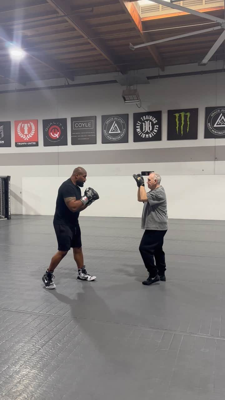 クイントン・ジャクソンのインスタグラム：「In the gym every day with @bobbythecoach & @shaun_rez working hard (but not showing y’all a lot) 😉 after my next fight I’m gonna need a long vacation.. any suggestions?」