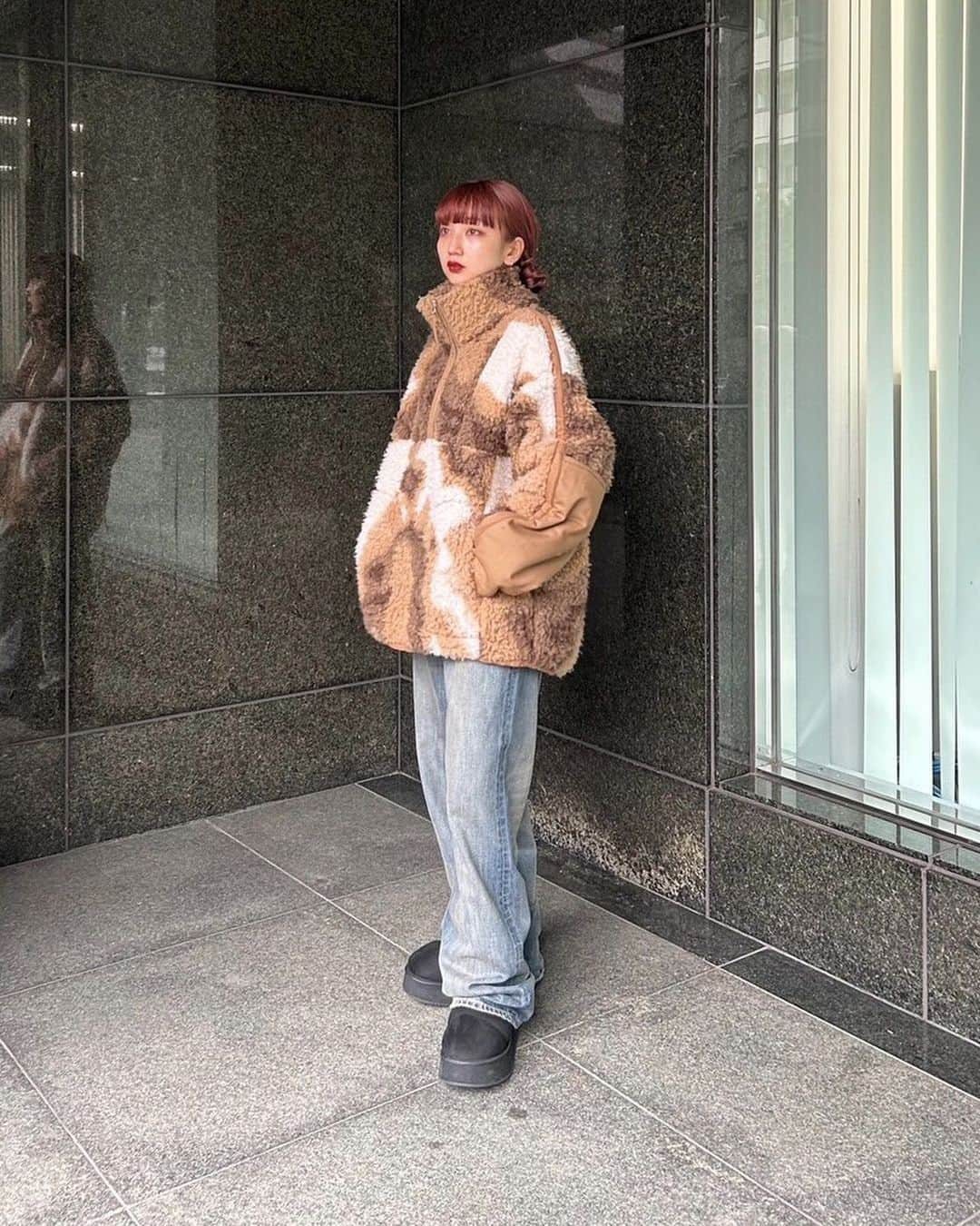 SLY OFFICIAL INFORMATIONのインスタグラム：「ㅤㅤㅤㅤㅤㅤㅤㅤㅤㅤㅤㅤㅤ #SLY_info @tera_someno【154cm】 本社スタッフ __________________________________ 【WEBSTORE LIMITED ITEM】 ☑︎OVERSIZE ANORAK BOA PULLOVER (030GAZ30-1220) Multi ㅤㅤㅤㅤㅤㅤㅤㅤㅤㅤㅤㅤㅤ ☑︎ETHAN L/W LOOSE PT-C (030GAA11-4560) BLU ㅤㅤㅤㅤㅤㅤㅤㅤㅤㅤㅤㅤㅤ ☑︎PLATFORM PUFFER BOOTS (030GAA55-3820) BLK,CAM __________________________________ ※配送の都合により発売日が異なる場合がございます。 ※店舗により在庫状況が異なります。 #SLY #SLY_fav」