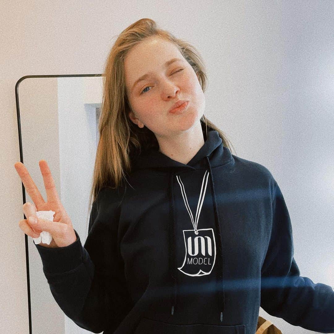 伊藤信子のインスタグラム：「Girl from Hungary🇭🇺✌️」