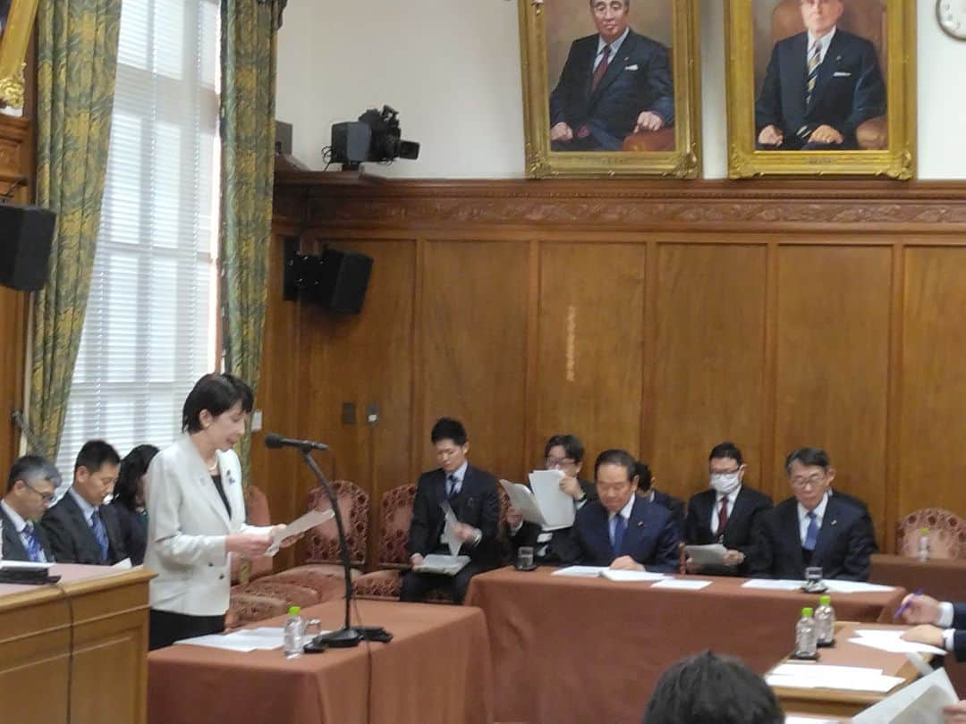 海江田万里のインスタグラム：「衆議院情報監視審査会が開かれ、国会に提出された「特定秘密の指定及びその解除並びに適正評価の実施の状況に関する報告」について、高市総務大臣より説明を受けました。 この報告は、毎年、特定秘密の指定等の状況を政府がとりまとめ、有識者の意見を付して国会に報告されています。」
