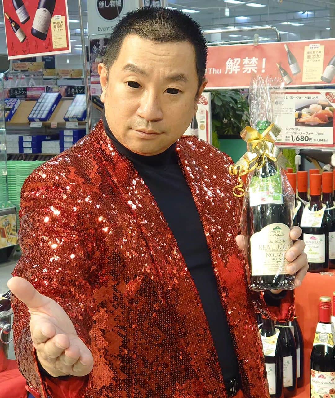 レイザーラモンRGのインスタグラム：「11/16ボージョレ・ヌーボー 解禁カウントダウンイベント イオン仙台幸町店様に RG大江裕が恐れ入りましたが なんと11/16は 本物 大江裕さんの誕生日！ こんな偶然ありますか！？ 不器用で～ ごめんなさいね～♪」