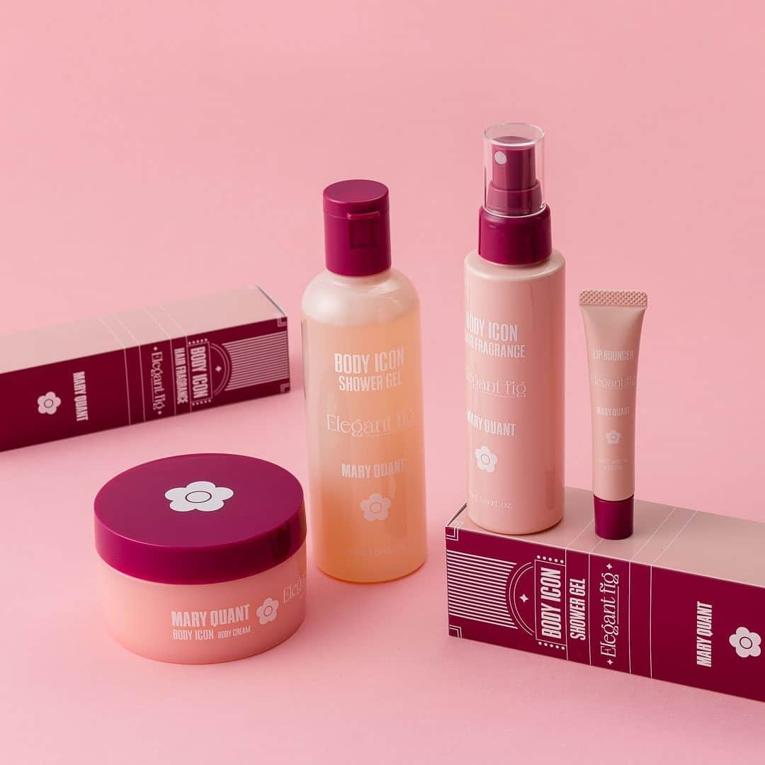 MARY QUANT officialのインスタグラム：「- 数量限定発売中！ みずみずしいうるおい肌で冬を迎えよう 保湿はもちろん ちょっと特別感も欲しい今日この頃 ふんわりと広がる 甘く優雅な エレガントフィグ(イチジク)の香りで 髪、ボディ、唇ともにしっとりうるおう  贅沢なケアタイムを - #リップバウンサー  L-07 〈唇用美容液〉 甘い香りで満たされながら ぷるんとしたうるおいのある唇に １本でリップケア＆リップベースとして活躍します - #ボディアイコンヘアフレグランス 〈ヘアミストコロン〉 ダメージを受けた髪を補修し うるおいとツヤを与えるヘアフレグランス 髪が揺れ動くたび甘くエレガントな香りが広がります - #ボディアイコンシャワージェル 〈ボディシャンプー・バブルバス〉 濃密な泡とエレガントフィグの香りに包まれ 贅沢なバスタイムを過ごせるシャワージェル うるおいを守りしっとりなめらかな肌に洗い上げます マッサージによる血行促進効果も - #ボディアイコンボディクリーム  〈ボディクリーム〉 エアリーでのびの良いクリームが角質層まで 溶け込むようになじみ 全身をうるおいのベールで包み込む 高保湿ボディクリーム エレガントフィグの香りに包まれながら 引き締まった肌に整えます おやすみ前のリラックスタイムに - 11/30まで！ オンラインショップにて送料無料キャンペーン実施中 ※全てのお買い物が対象 - #MARYQUANT #2023WINTER #COSMETICS #NEWITEM #BEAUTY #BODYICON #LIPBOUNCER - #マリークヮント #ボディケア #ヘアフレグランス  #シャワージェル #ボディクリーム #リップケア #唇用美容液 #冬コスメ2023 #冬コスメ」