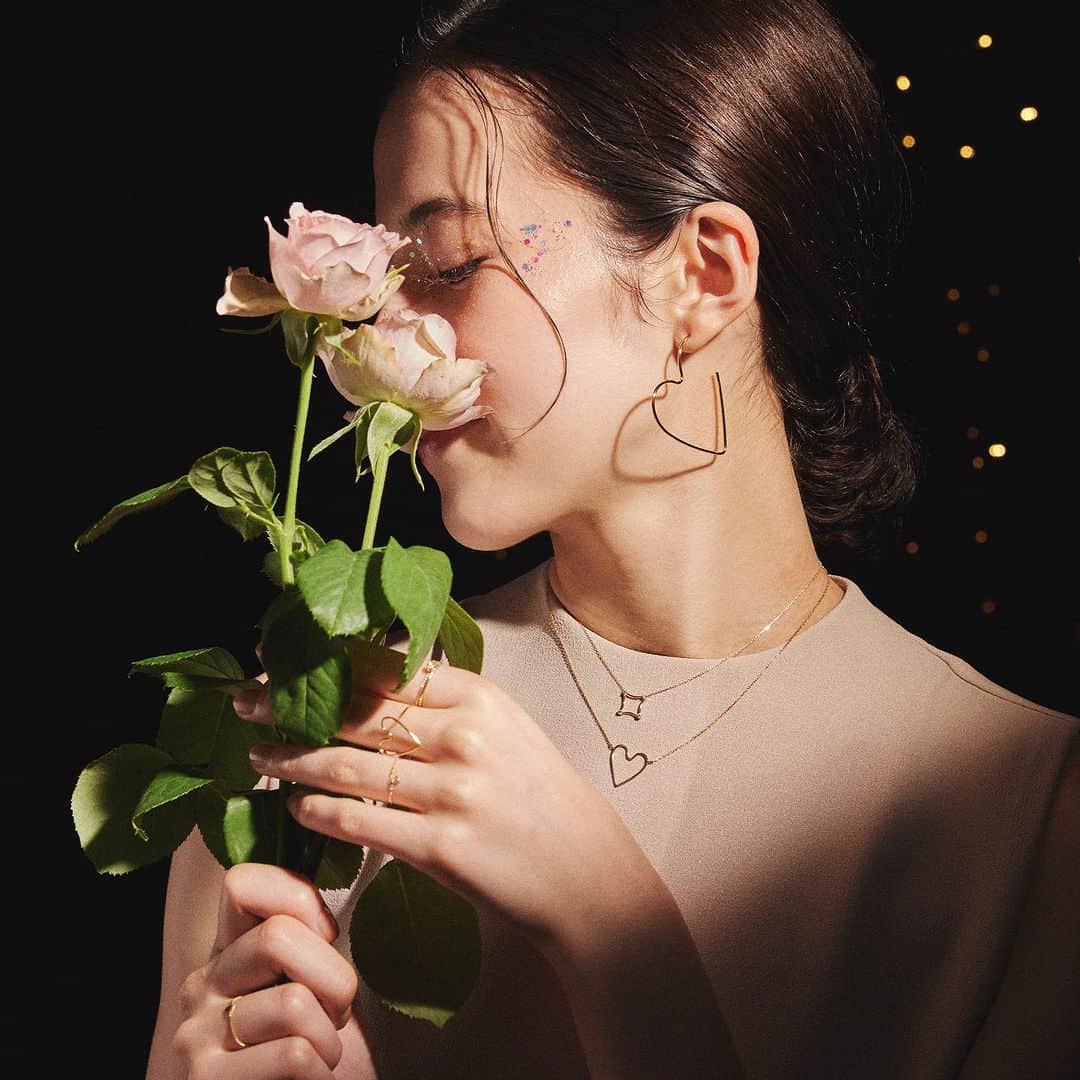 のインスタグラム：「PAS TIERRA 2023 Winter Collection 『 LOVE yourself 』  #pastierra#パティエラ#jewelry#ジュエリー #diamond #ダイヤモンド  #ring#skinjewelry#skinring#chainring #パティエラ#ジュエリー#スキンジュエリー#チェーンリング#スキンリング#k10#k18#シルバーアクセサリー#シルバー925#アクセサリーコーデ  #チェーンリング#ハートリング #リングコーデ  #デイリージュエリー#ご褒美ジュエリー  #ジュエリー好きな人と繋がりたい  #アクセサリー女子」