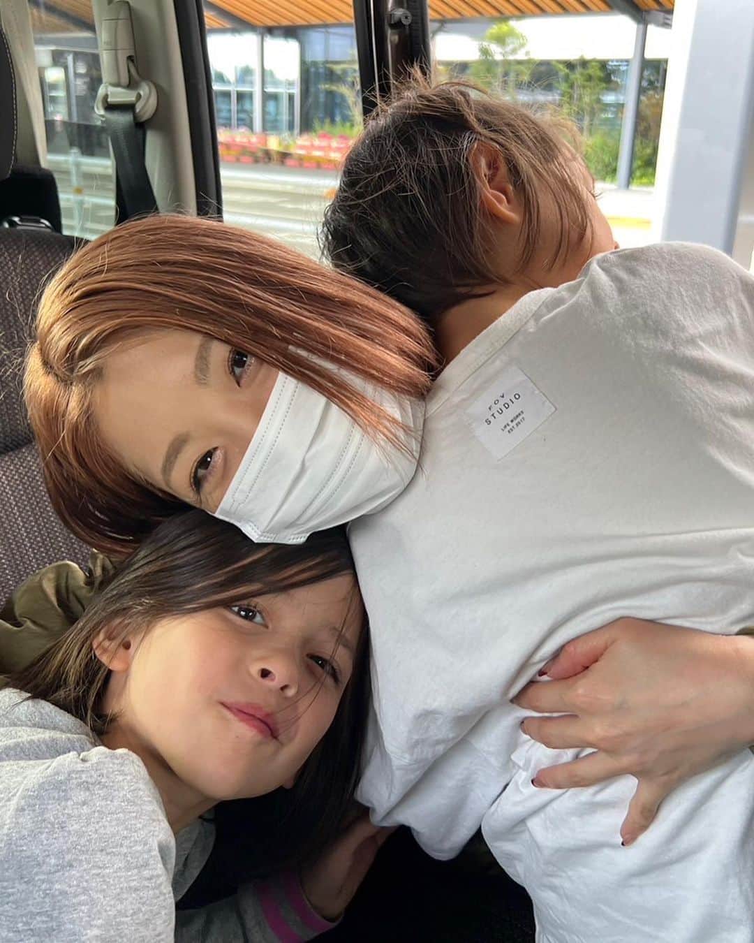 小川麻琴さんのインスタグラム写真 - (小川麻琴Instagram)「先日、福岡での仕事終わりに 熊本に住んでる大好きなファミリーに会いに行ってきました😌❤️  友人のゆかりは、 私がNZに留学してる時に出逢ってるので、もうかれこれ16年の付き合いなんです。  あの頃から、ずっと私の頼れるお姉ちゃん的存在で、離れていても私が何かある時はどんな時も心を向けてくれ私を支えてくれる、心から信頼できる大切な心友。  そして、そのゆかりのファミリーも本当に素敵で、私にとってとても理想の家族なんです。  そんなlovelyなファミリーに、いっぱいいっぱいエネルギーをもらえた3日間でした🥰  いつもありがとうねー🥹 love u guys 😌❤️  #心の友  #大切な人  #大切な家族  #大好き  #熊本」11月16日 15時24分 - 1029_makoto